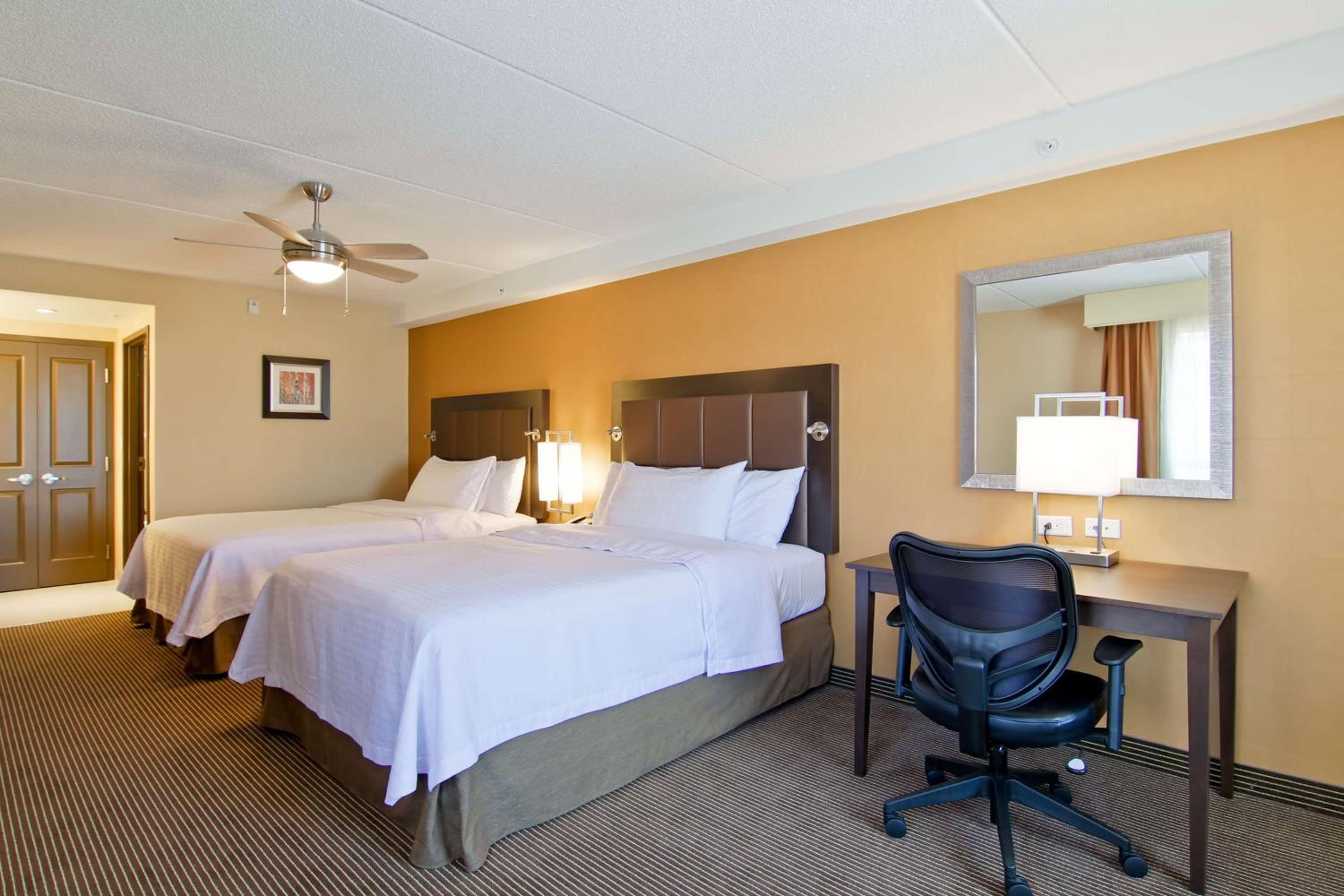 Queen Suite with Two Queen Beds - Hearing Access/Non-Smoking photo 2