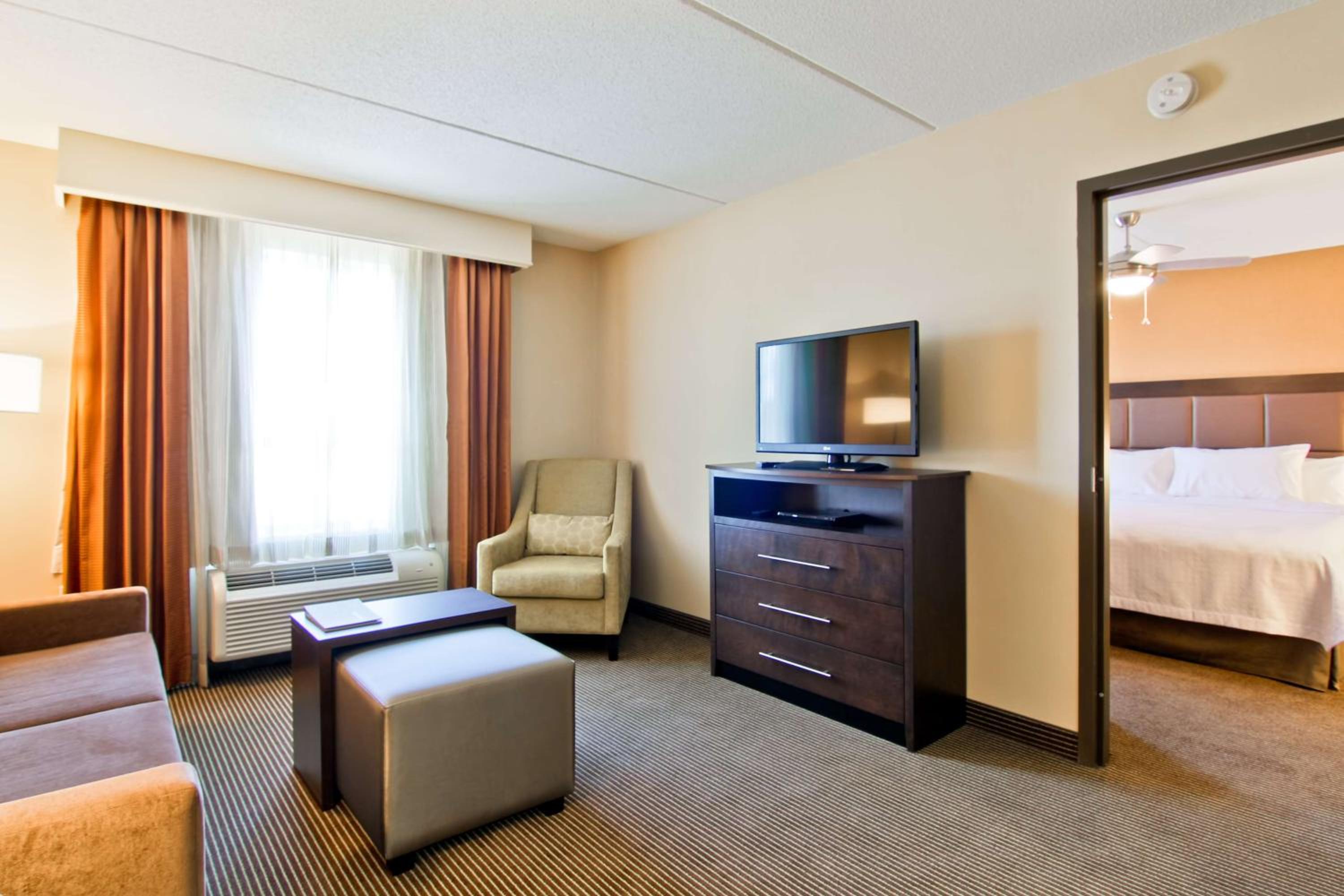 One-Bedroom King Suite - Non-Smoking photo 2