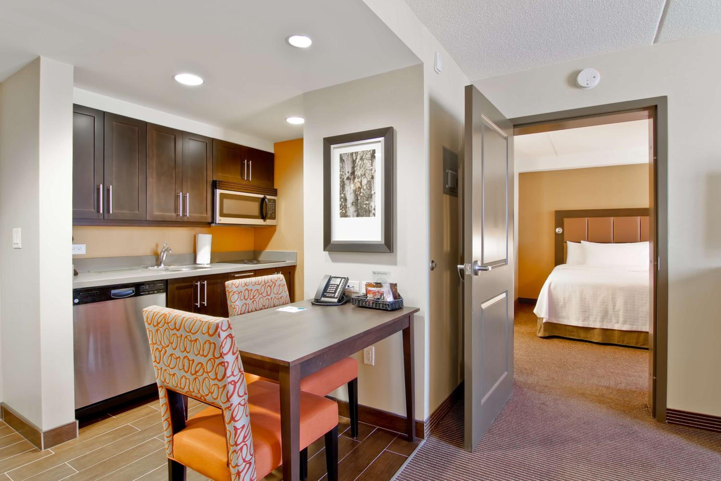 King Suite - Hearing Access/Non-Smoking photo 2