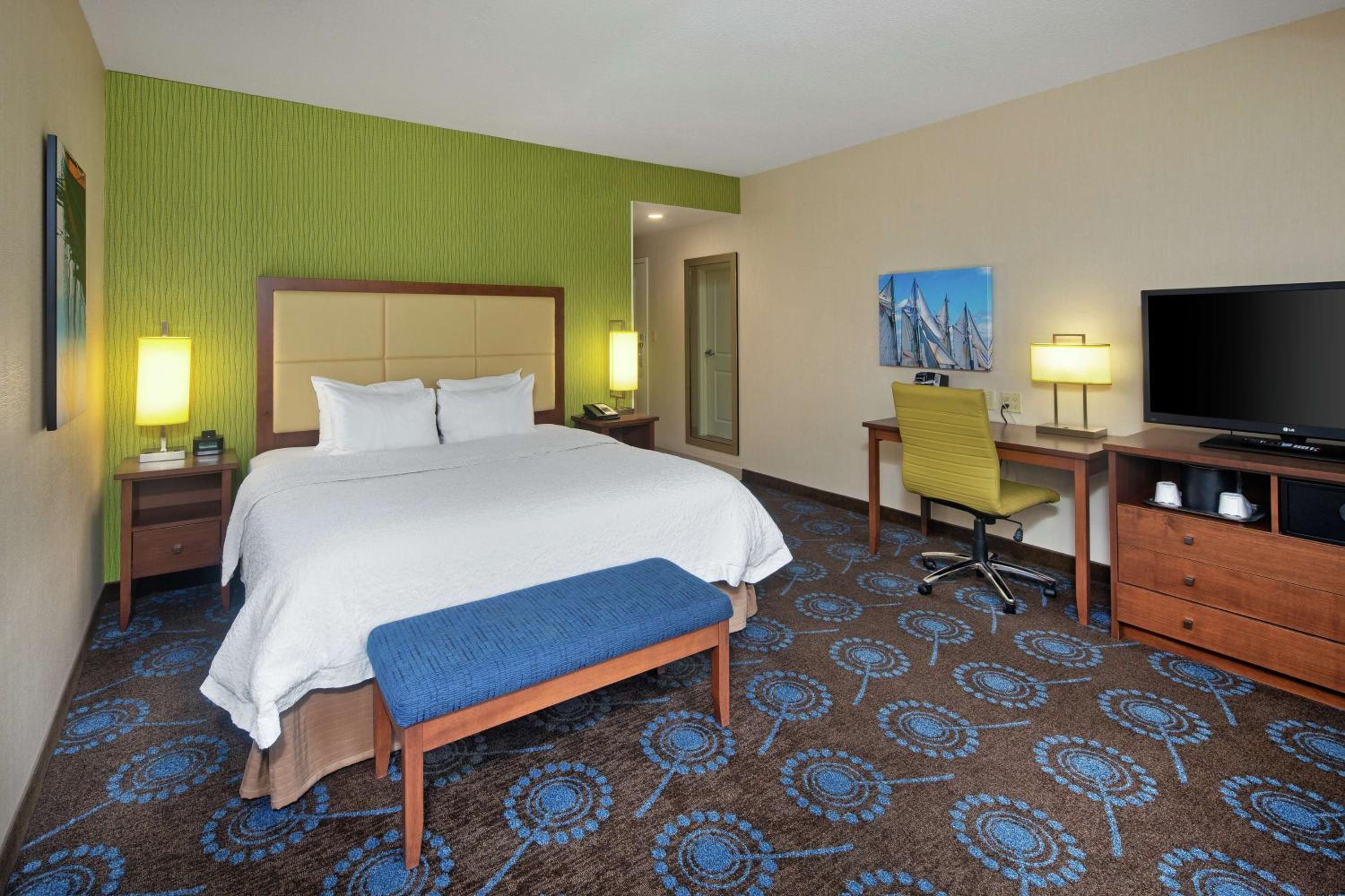 King Room with King Bed - Non-Smoking - Photo 1