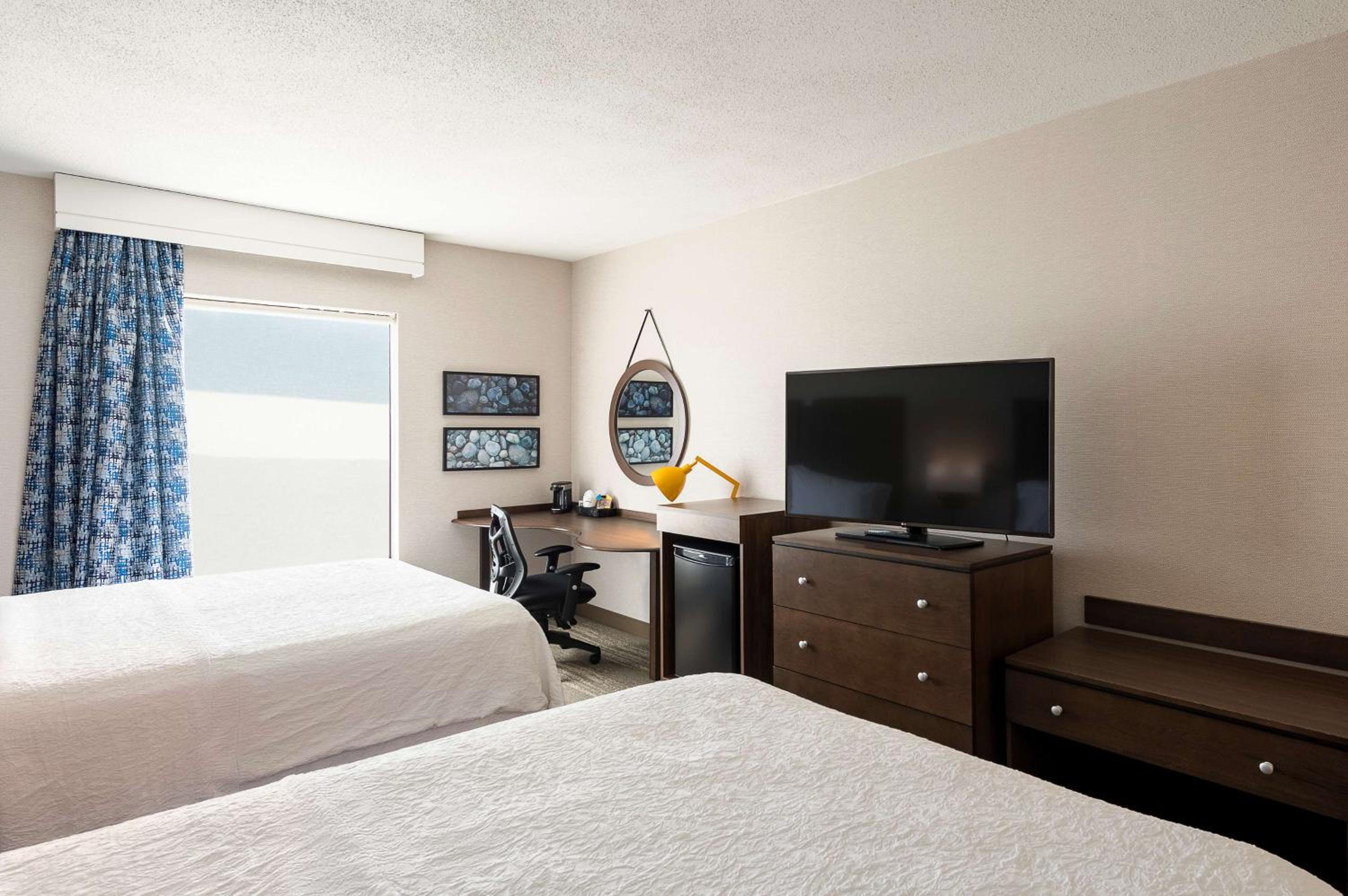 Room with Two Queen Beds - Non-Smoking - Photo 1