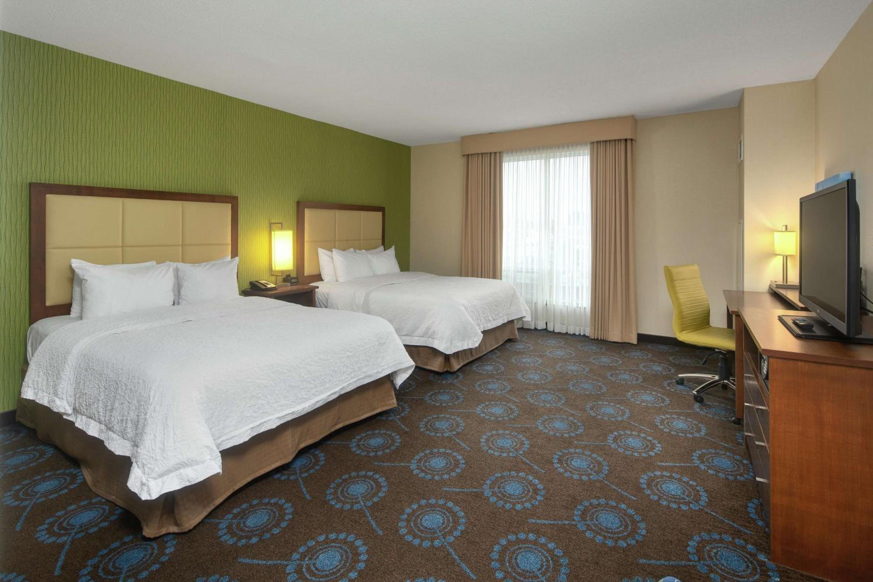 Queen Room with Two Queen Beds - Hearing Access/Non-Smoking - Photo 3