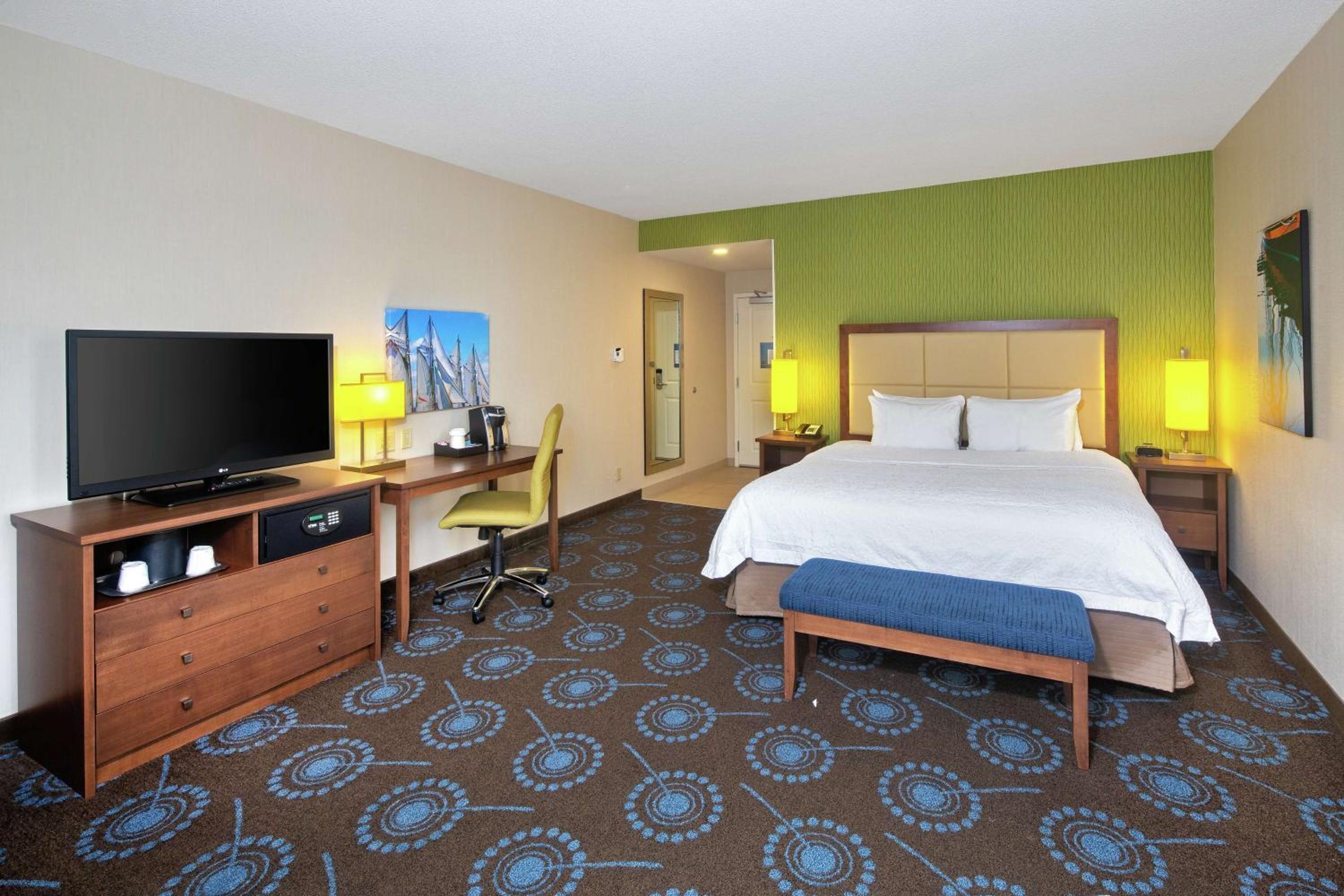 King Room with King Bed - Non-Smoking - Photo 2
