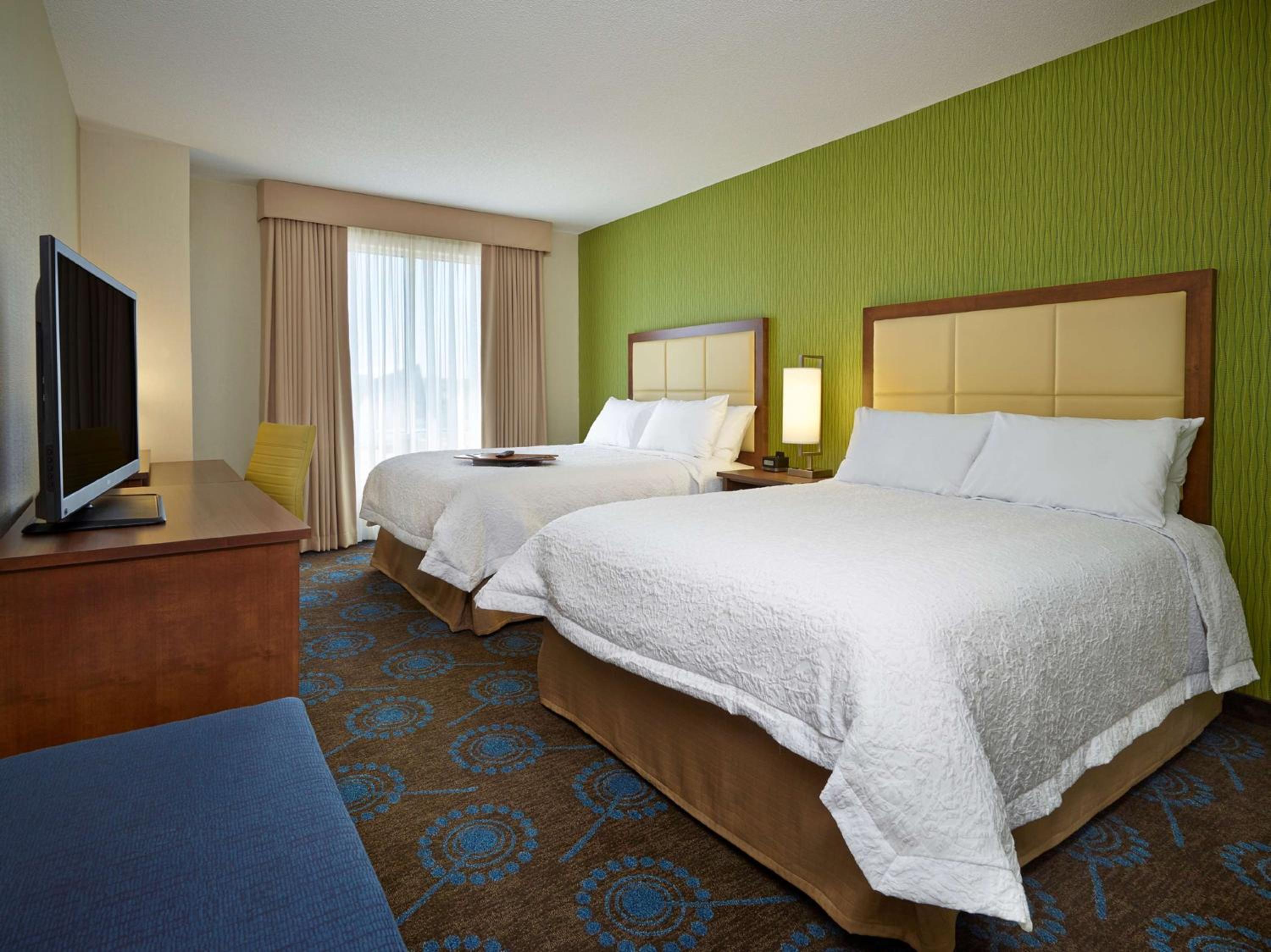 Room with Two Queen Beds - Non-Smoking - Photo 4