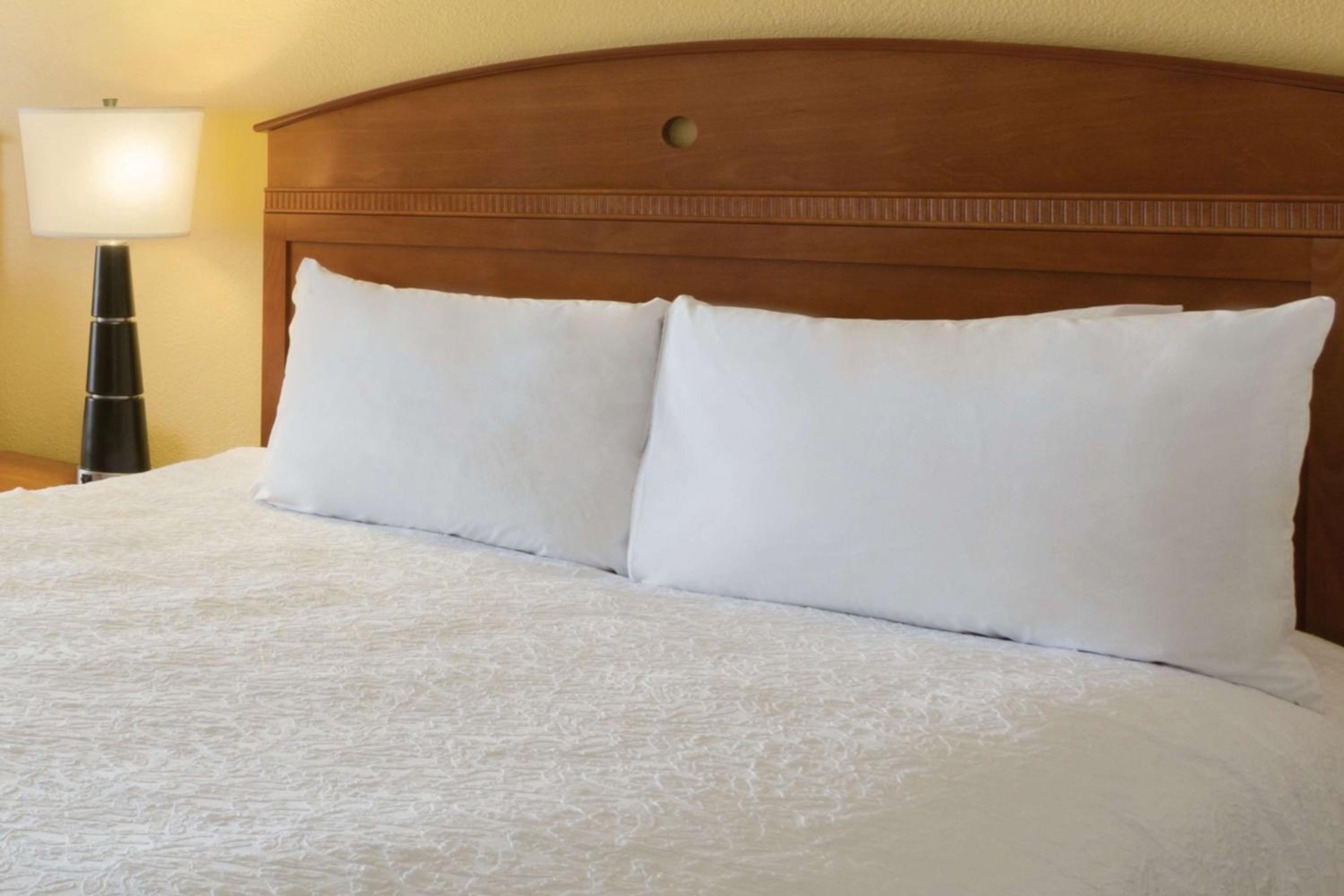 Room with Two Queen Beds - Non-Smoking - Photo 3