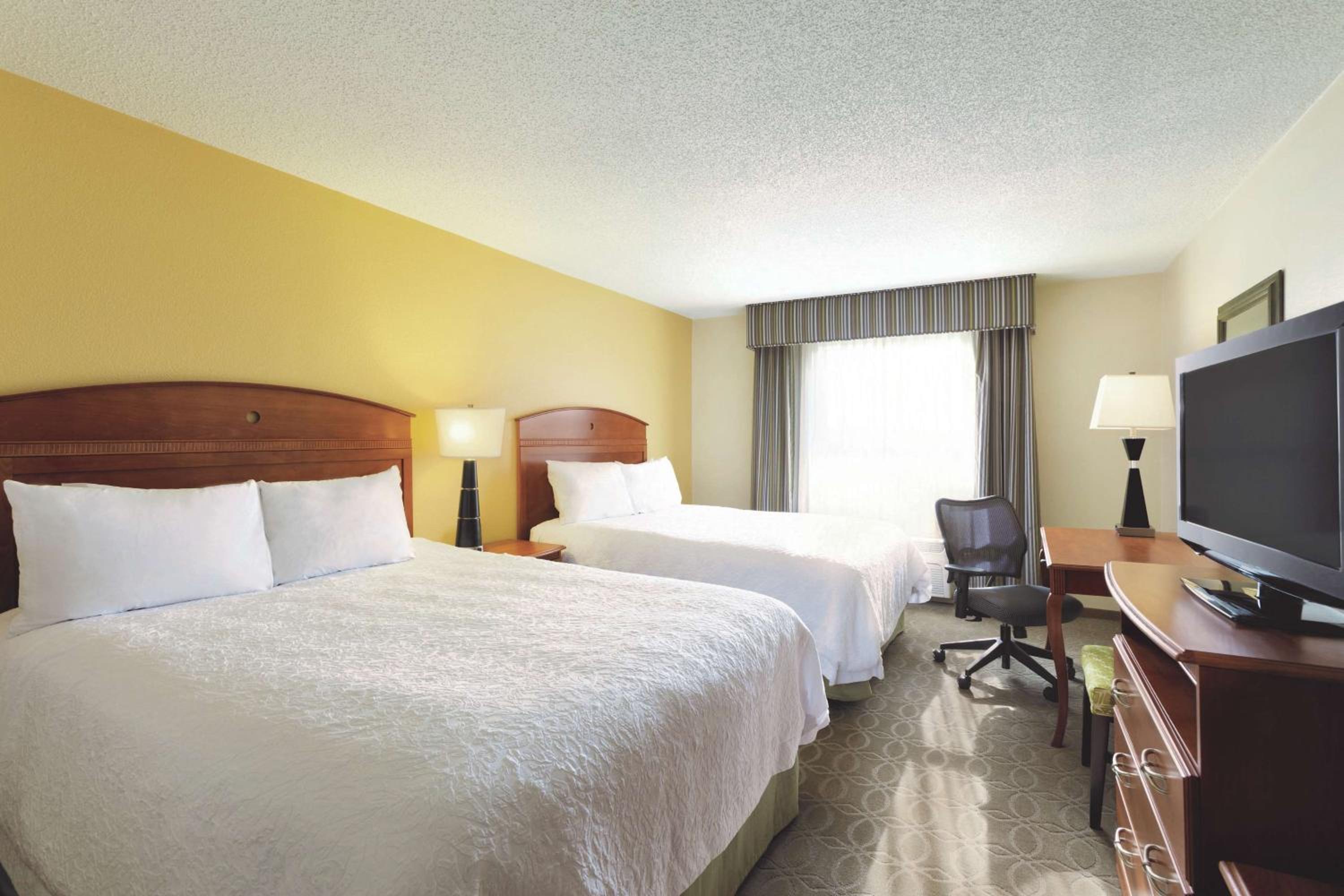 Room with Two Queen Beds - Non-Smoking - Photo 1