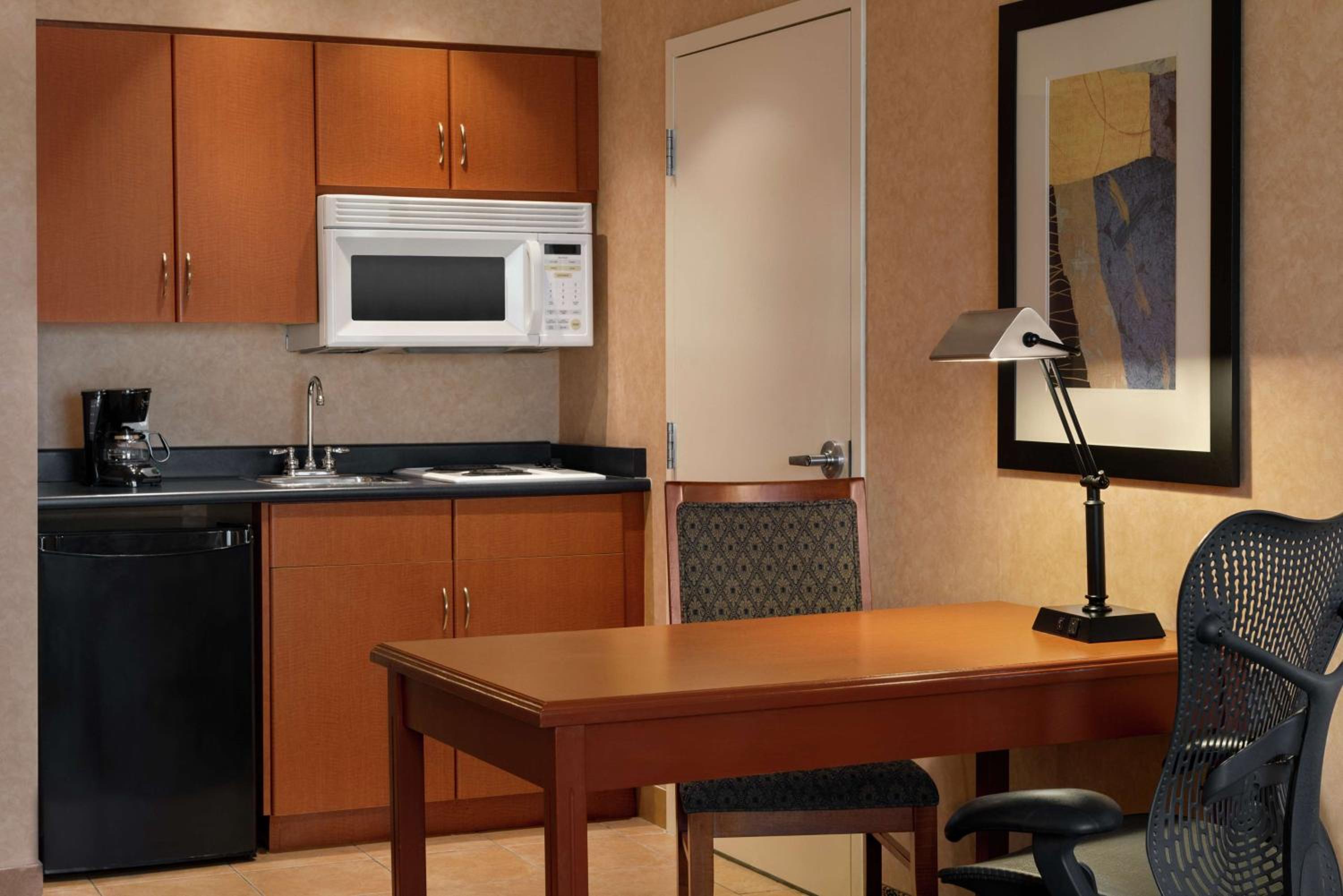 One-Bedroom King Suite with Kitchen - Non-Smoking  - Photo 2