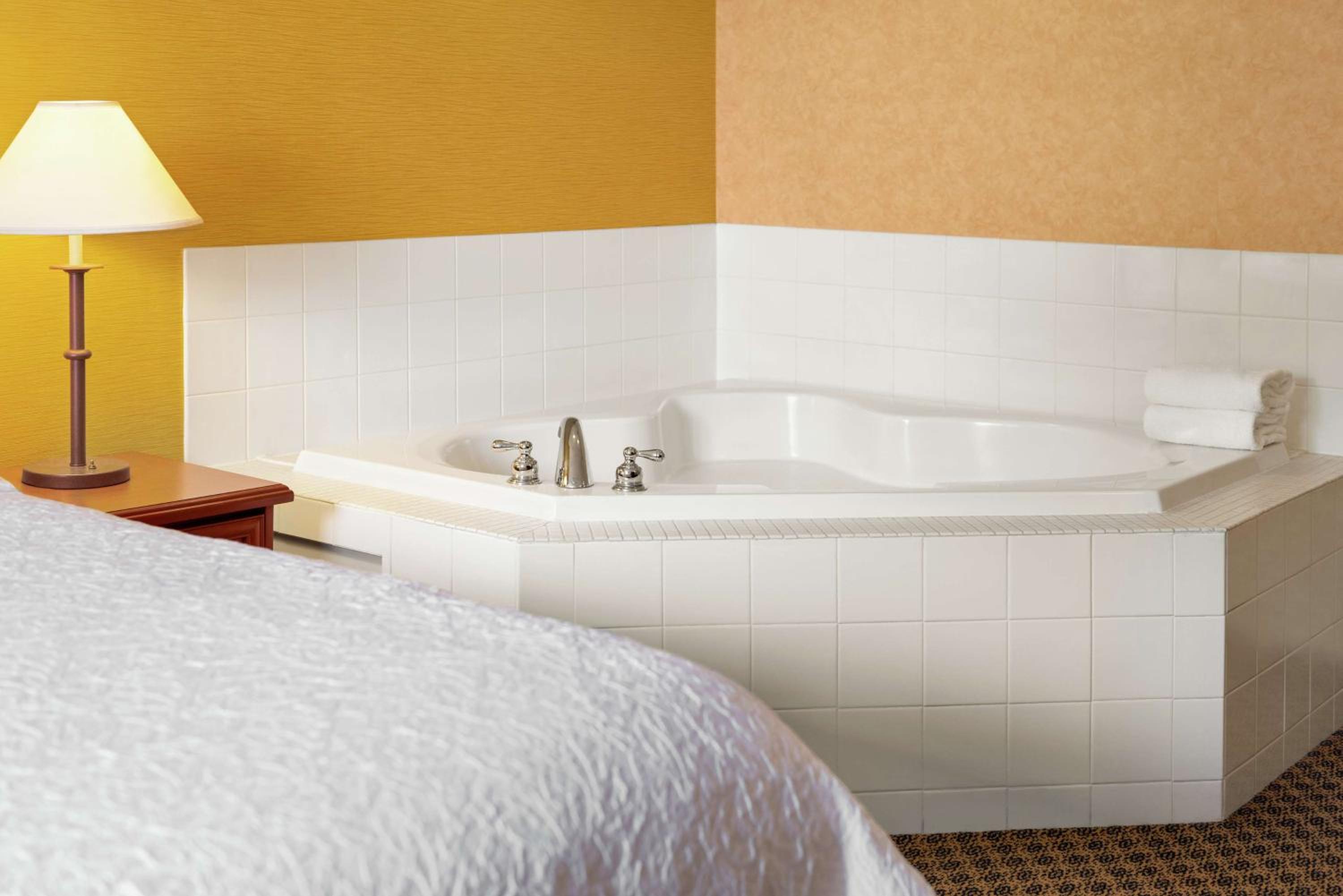 King Room With Spa Bath - Photo 3