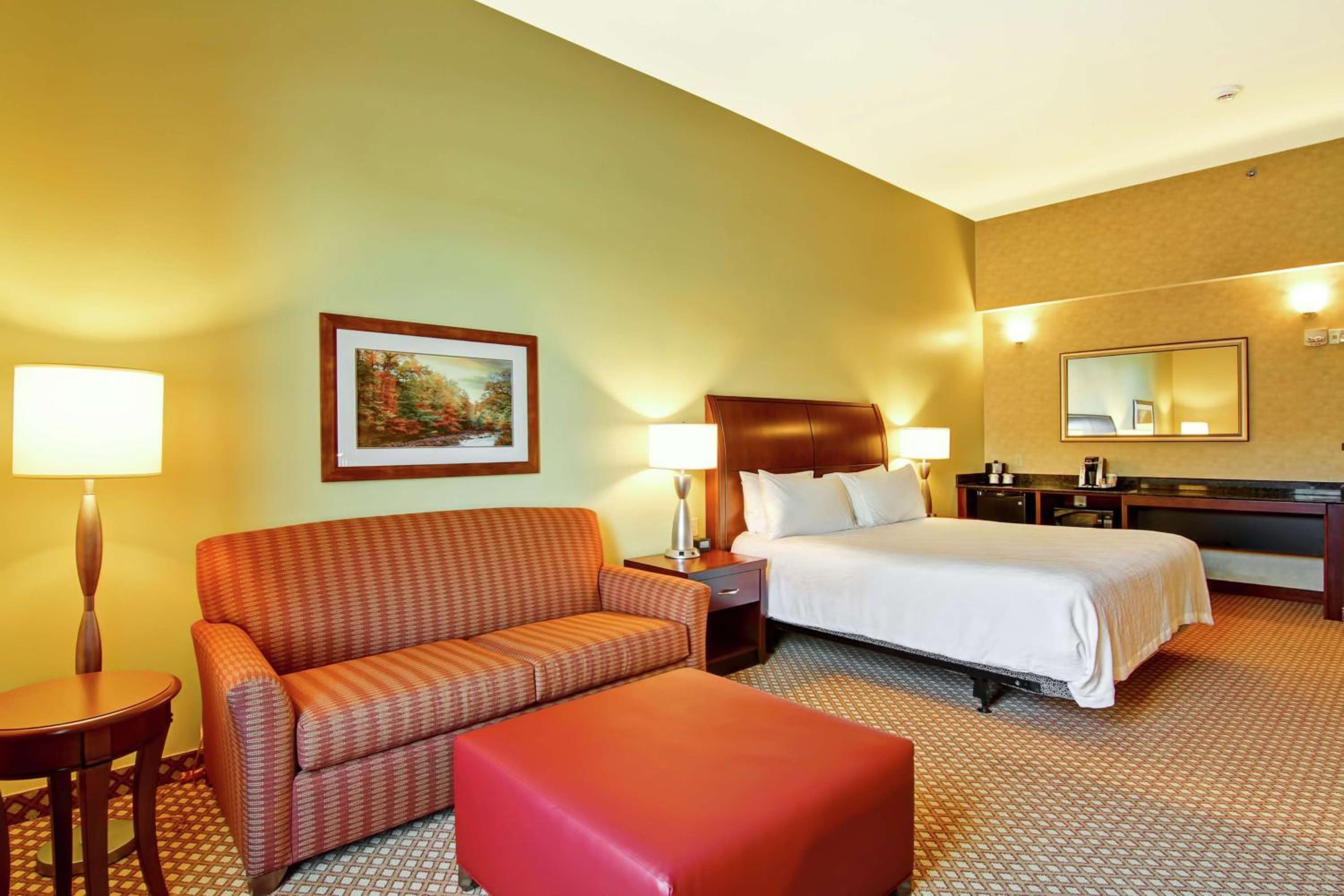 Deluxe King Room with Bathtub - Photo 1