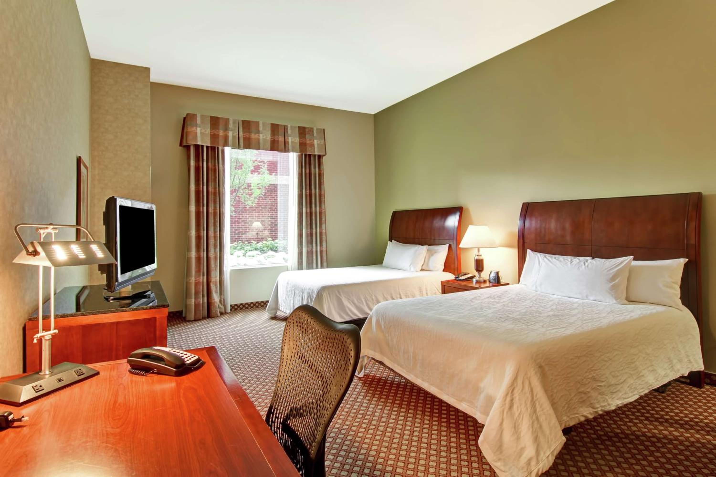 Standard Queen Room with Two Queen Beds and Bathtub - Photo 1