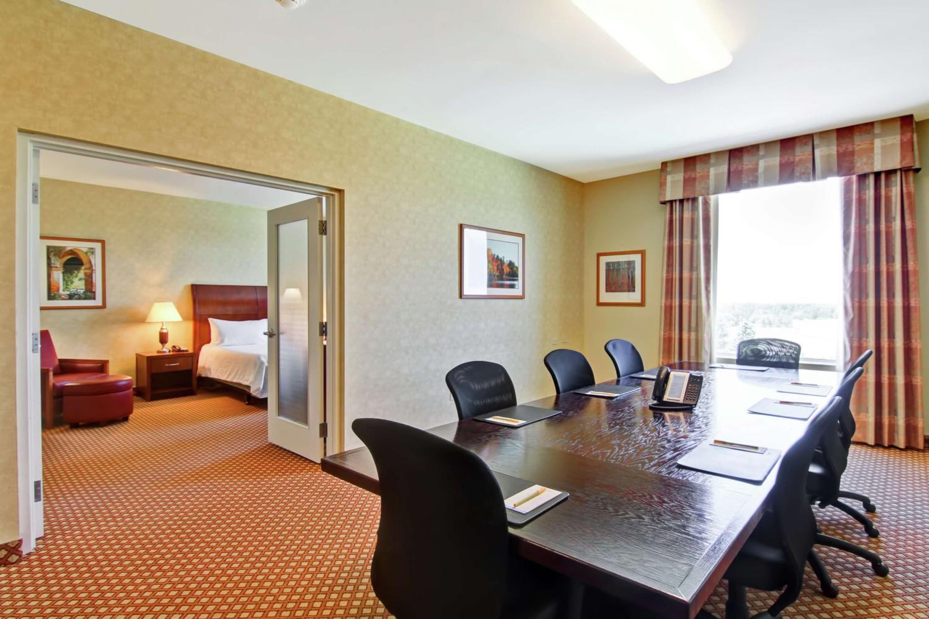 Boardroom King Suite - Photo 6