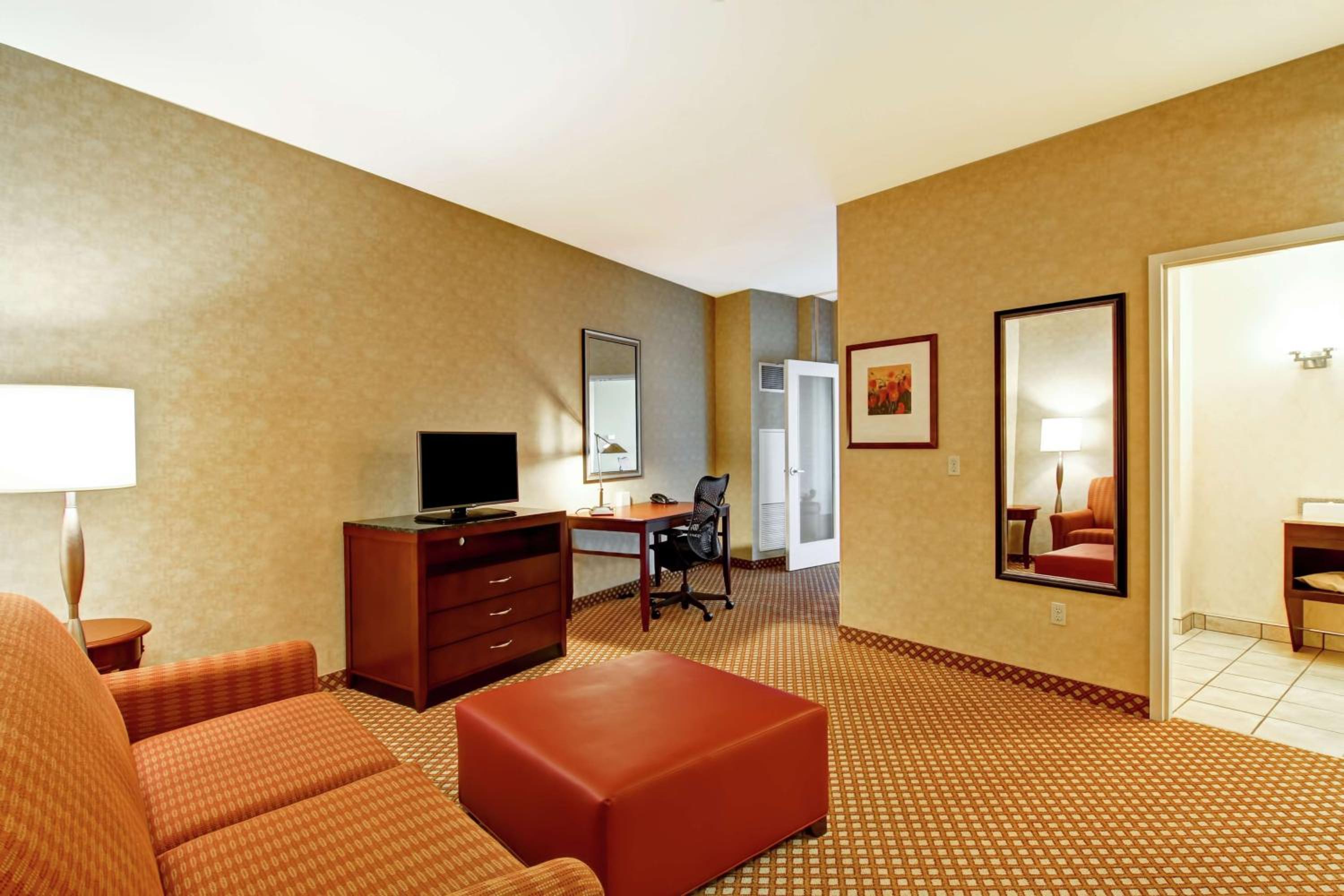 King Suite with Living Room  - Photo 4