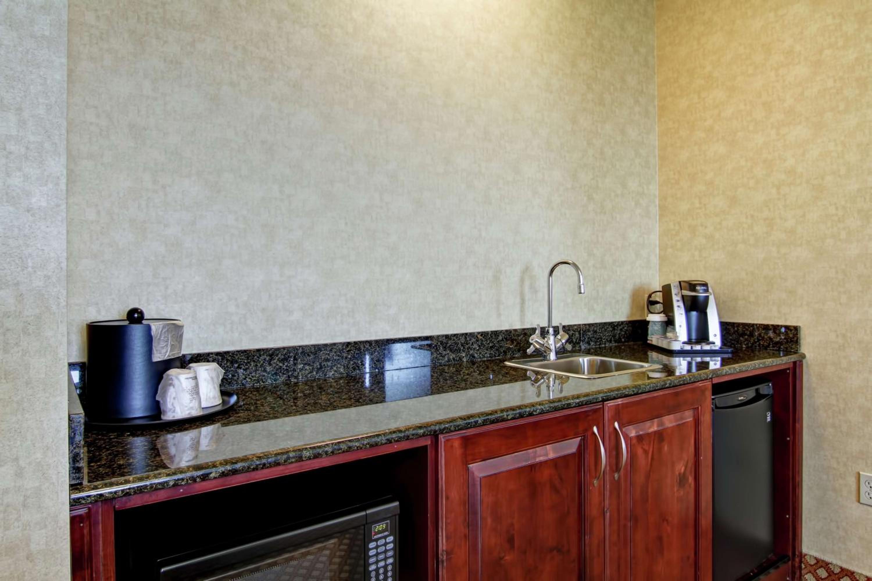 Boardroom King Suite - Photo 5