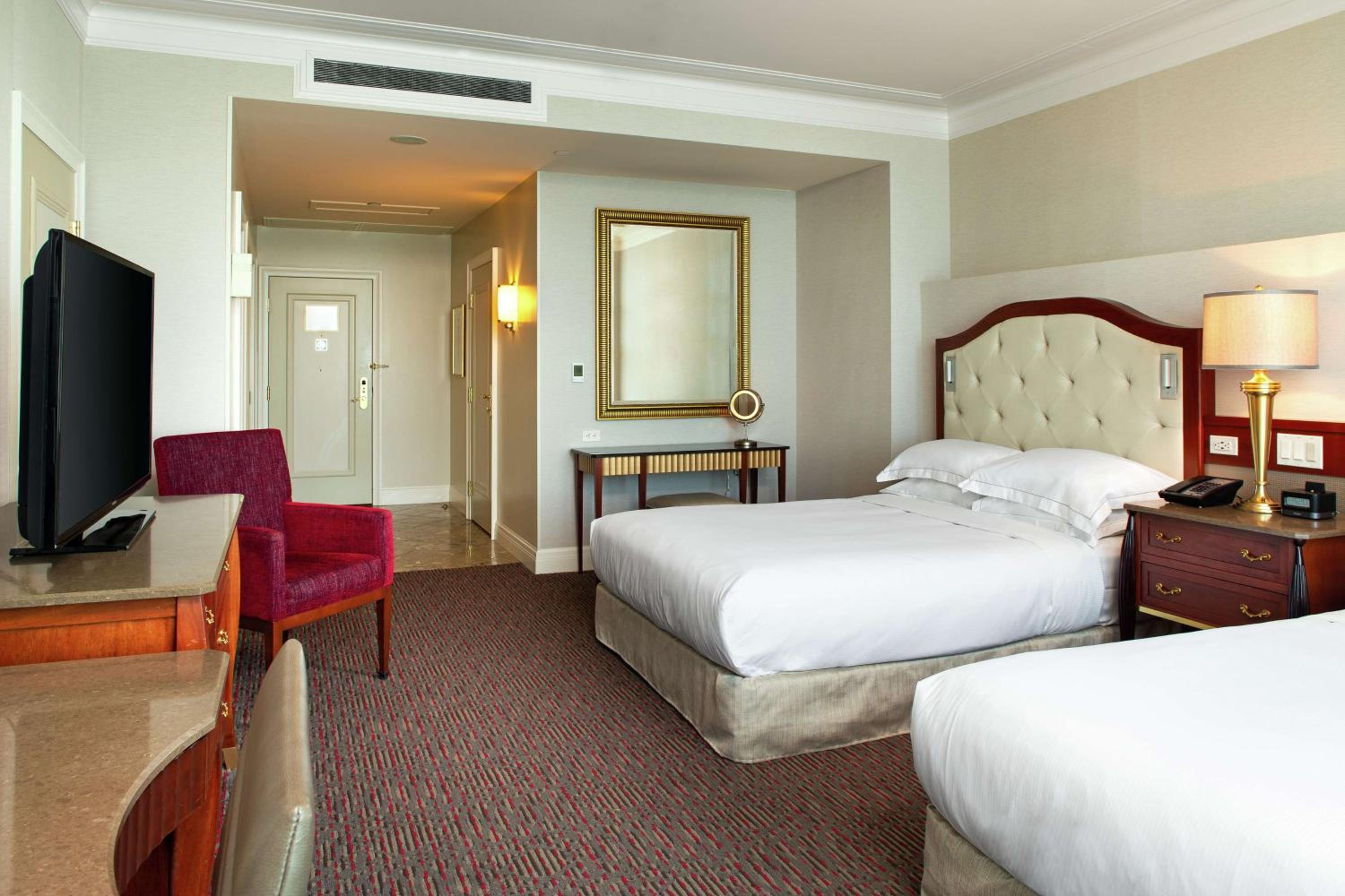 Queen Room with Two Queen Beds - Disability Access - Photo 2