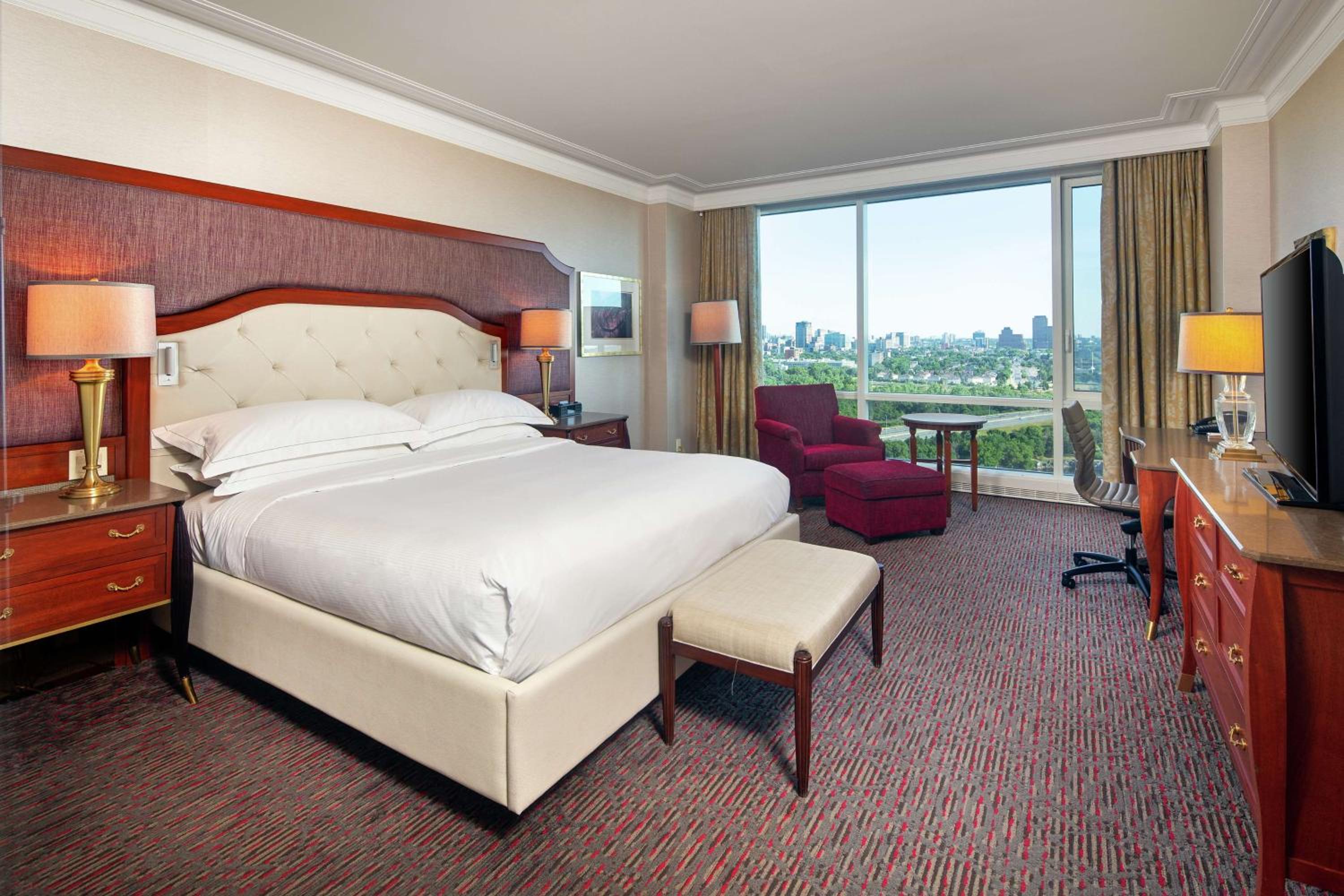 Deluxe King Room with Lake View - Photo 2