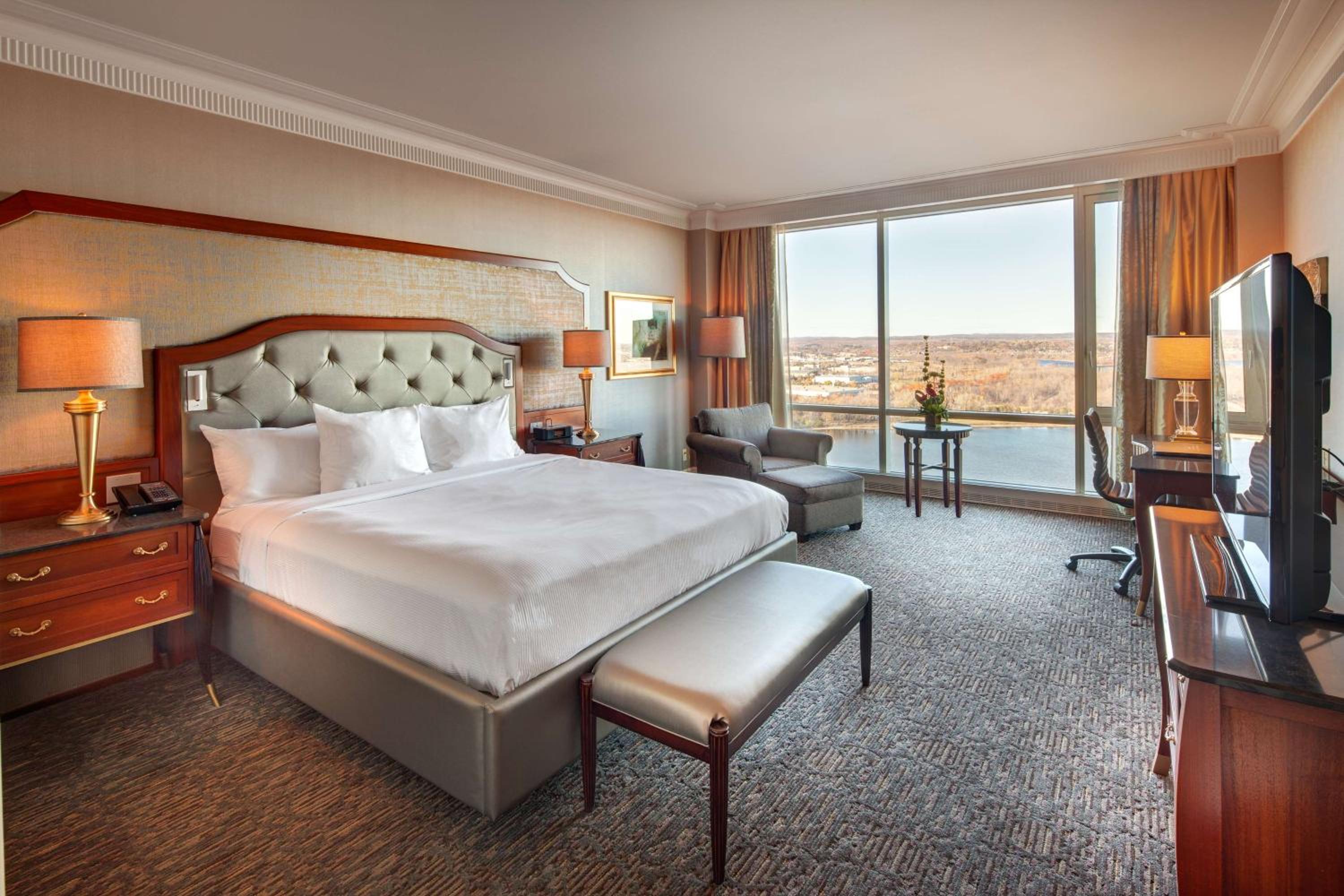 Executive King Room - Photo 7