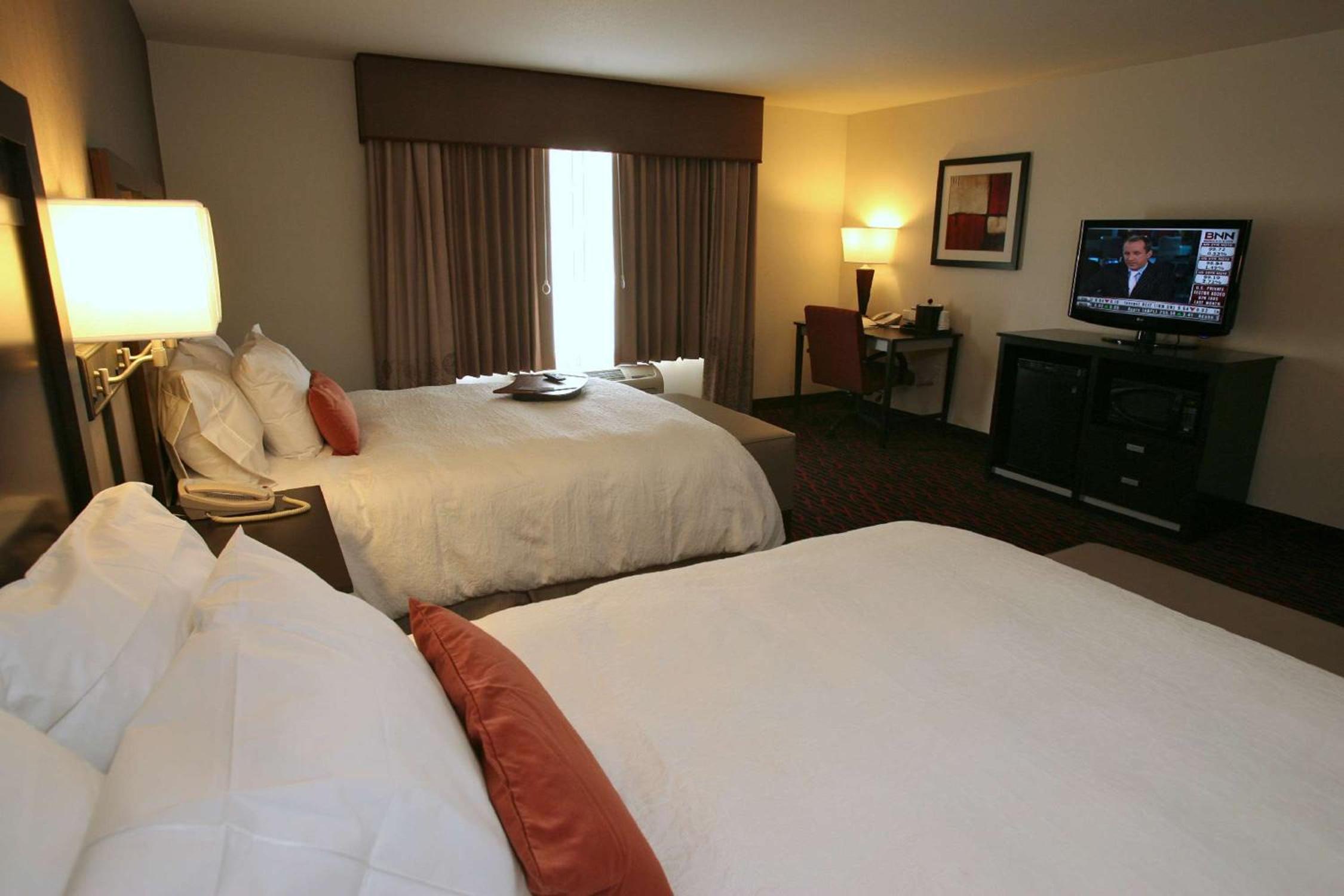 Queen Room with Two Queen Beds - Disability Access/Non-Smoking - Photo 7