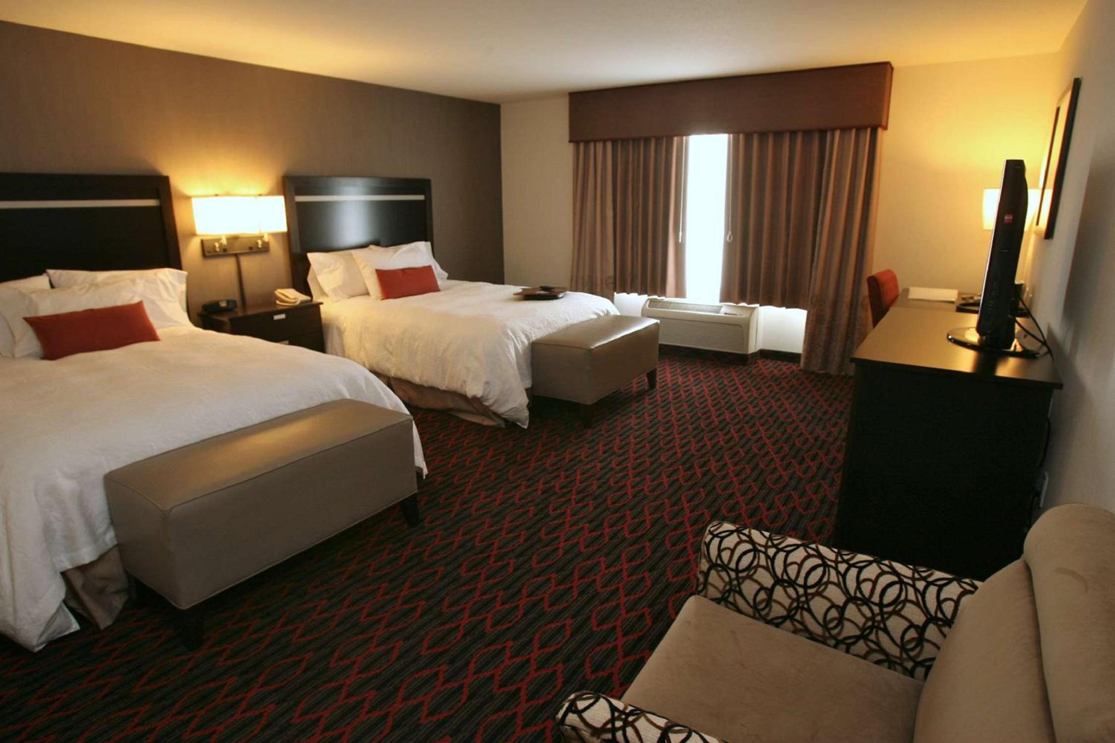 Queen Room with Two Queen Beds - Disability Access/Non-Smoking - Photo 8