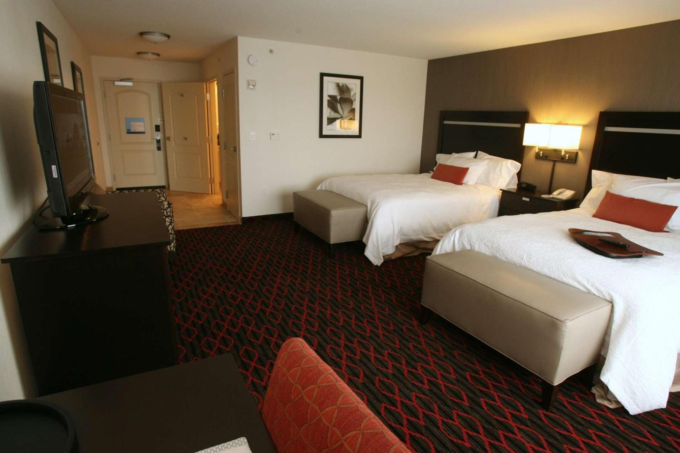 Queen Room with Two Queen Beds - Disability Access/Non-Smoking - Photo 2