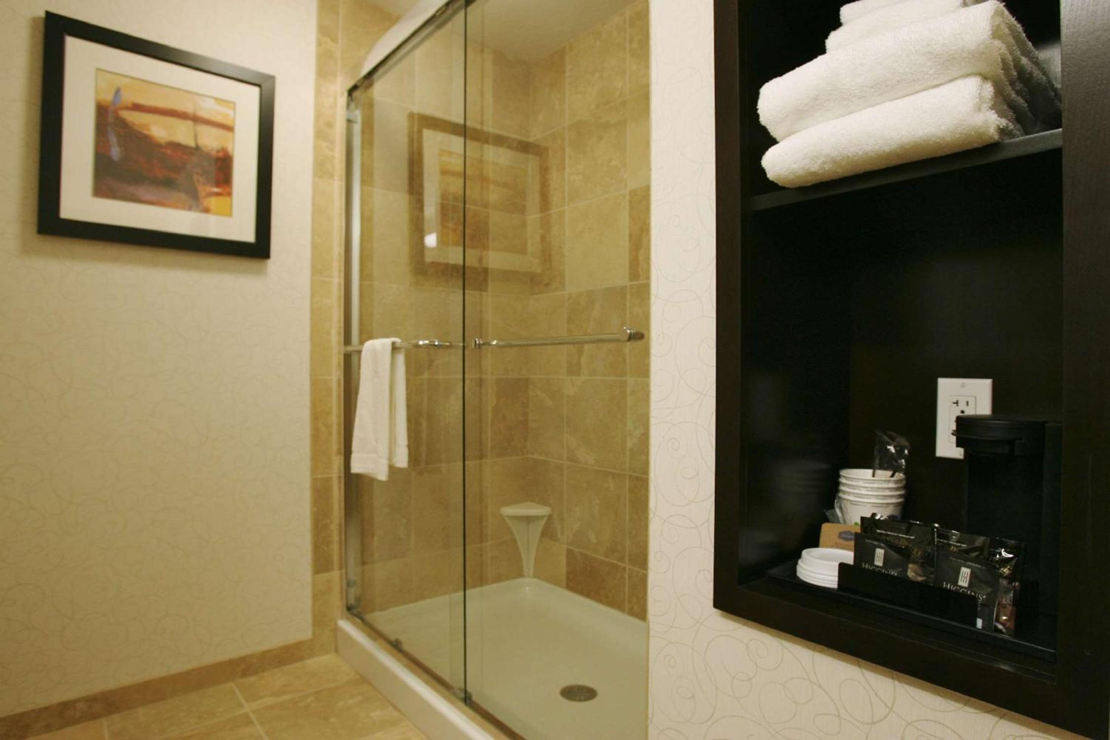 King Room with King Bed - Non-Smoking - Photo 6