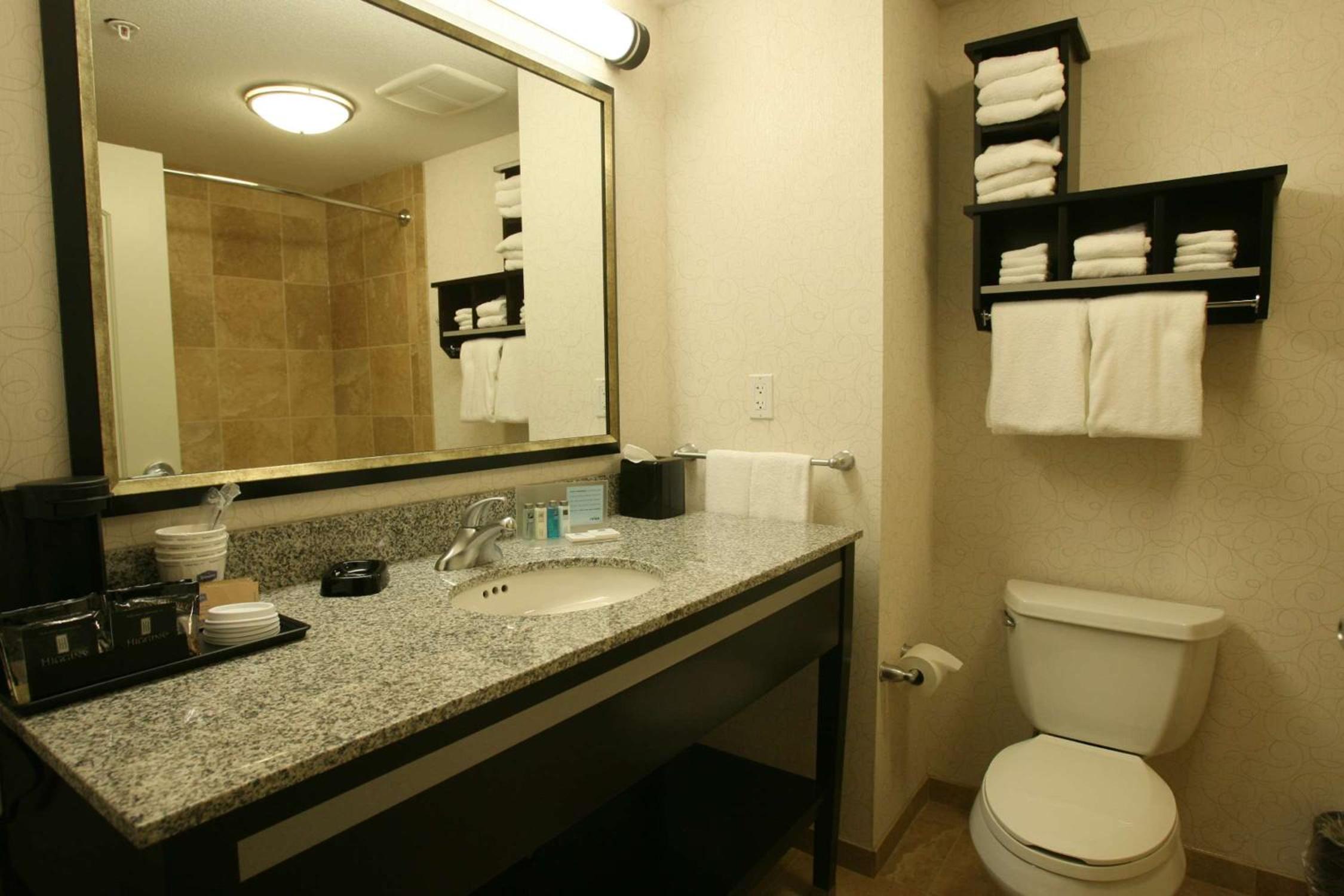 Room with Two Queen Beds - Non-Smoking - Photo 7