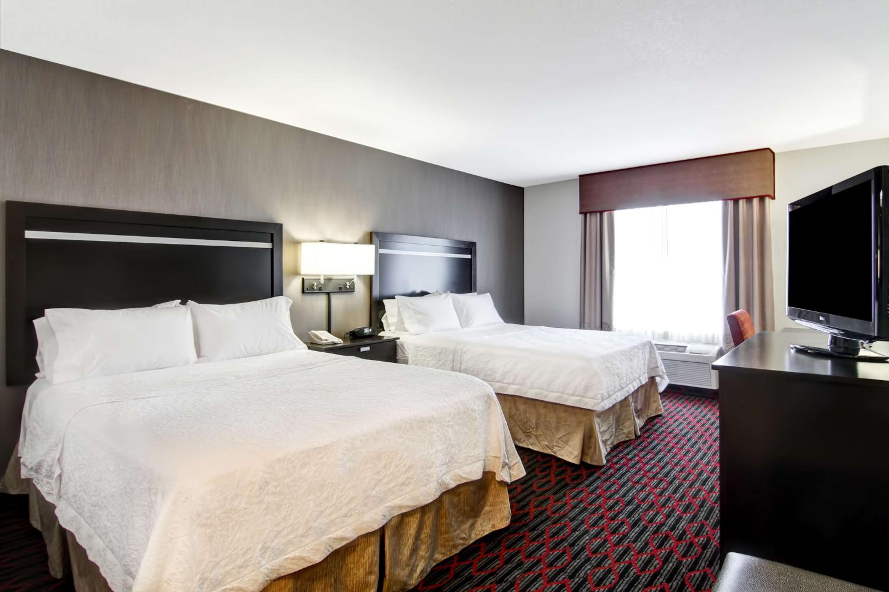 Room with Two Queen Beds - Non-Smoking - Photo 4