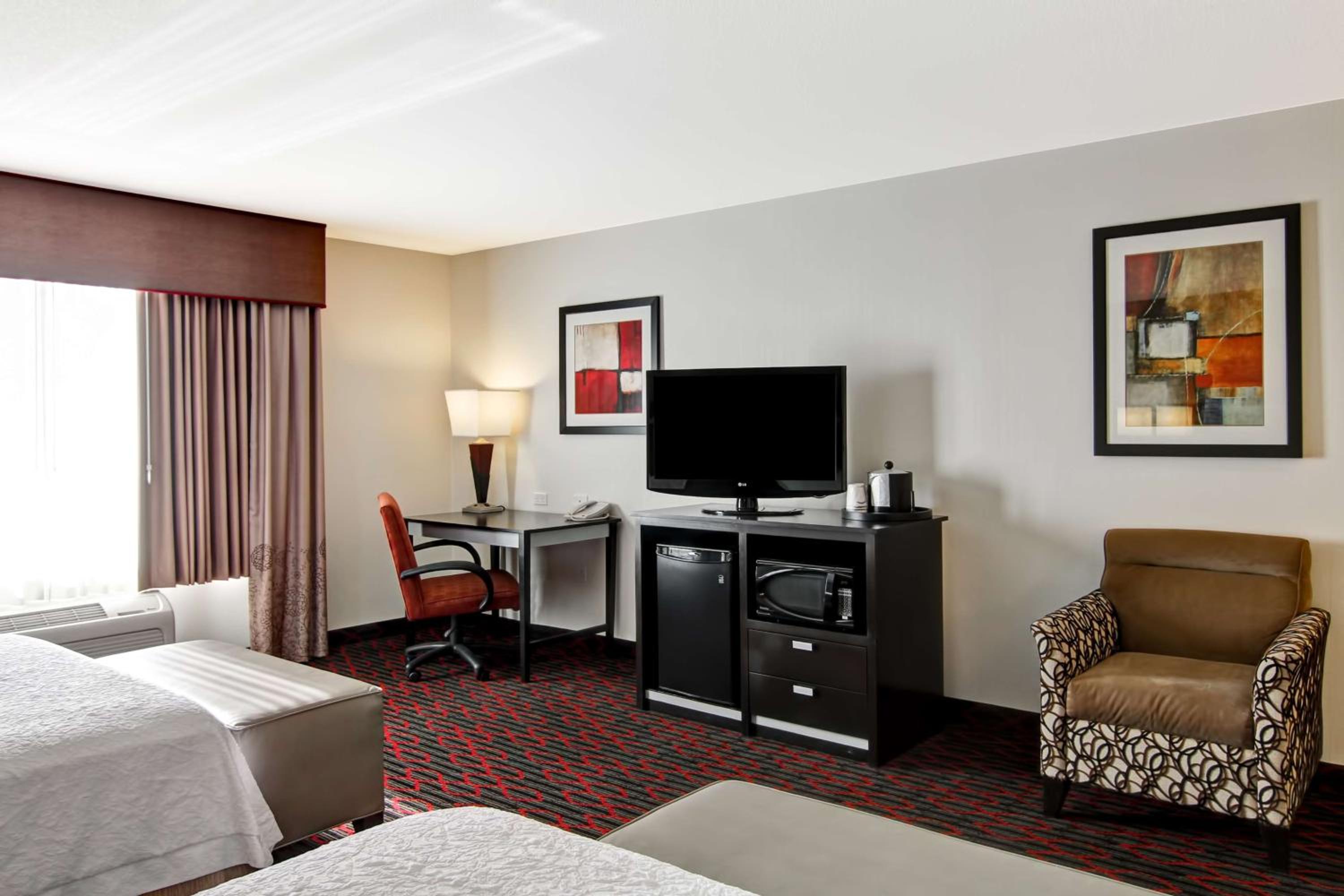 Queen Room with Two Queen Beds - Disability Access/Non-Smoking - Photo 3