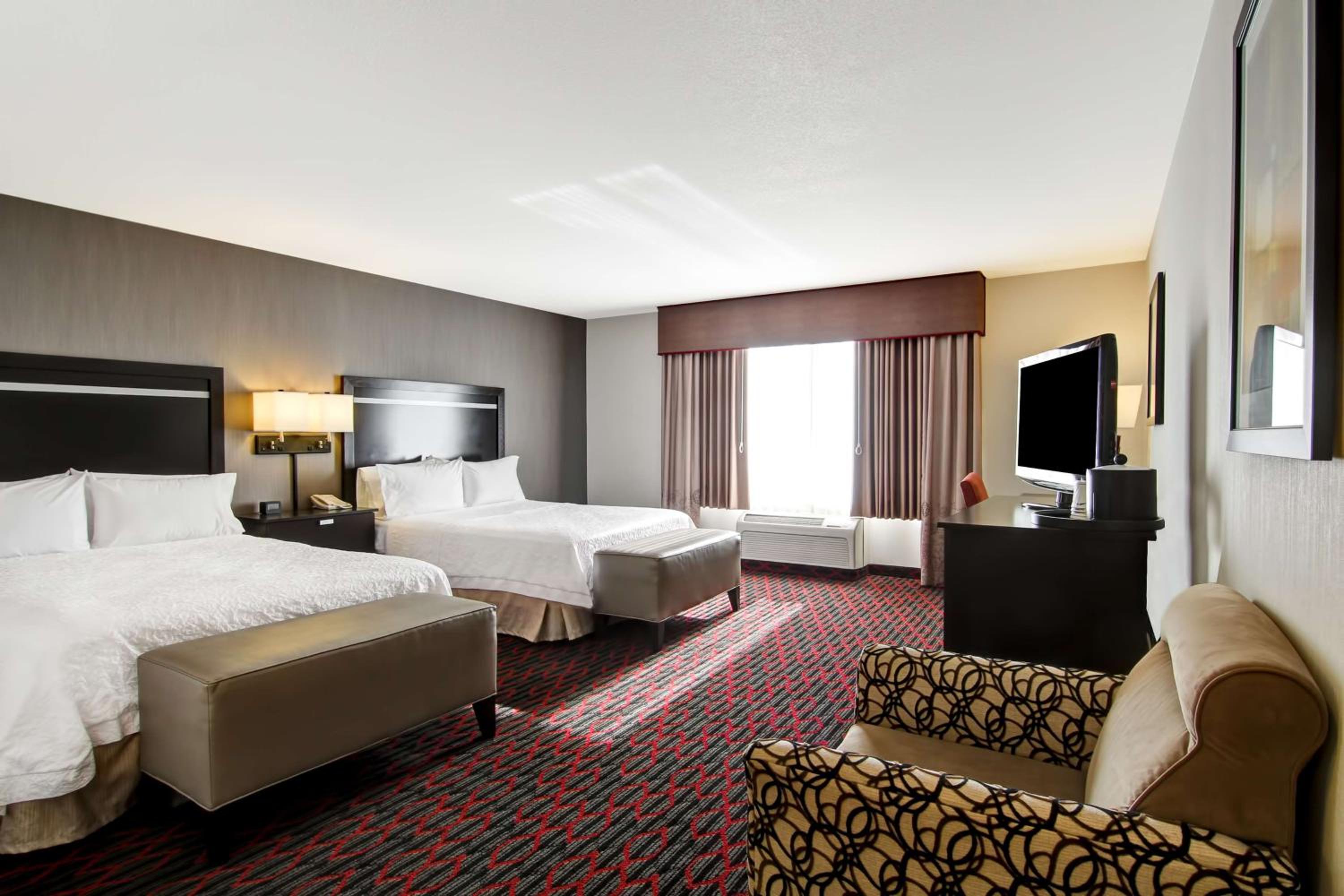 Queen Room with Two Queen Beds - Disability Access/Non-Smoking - Photo 4