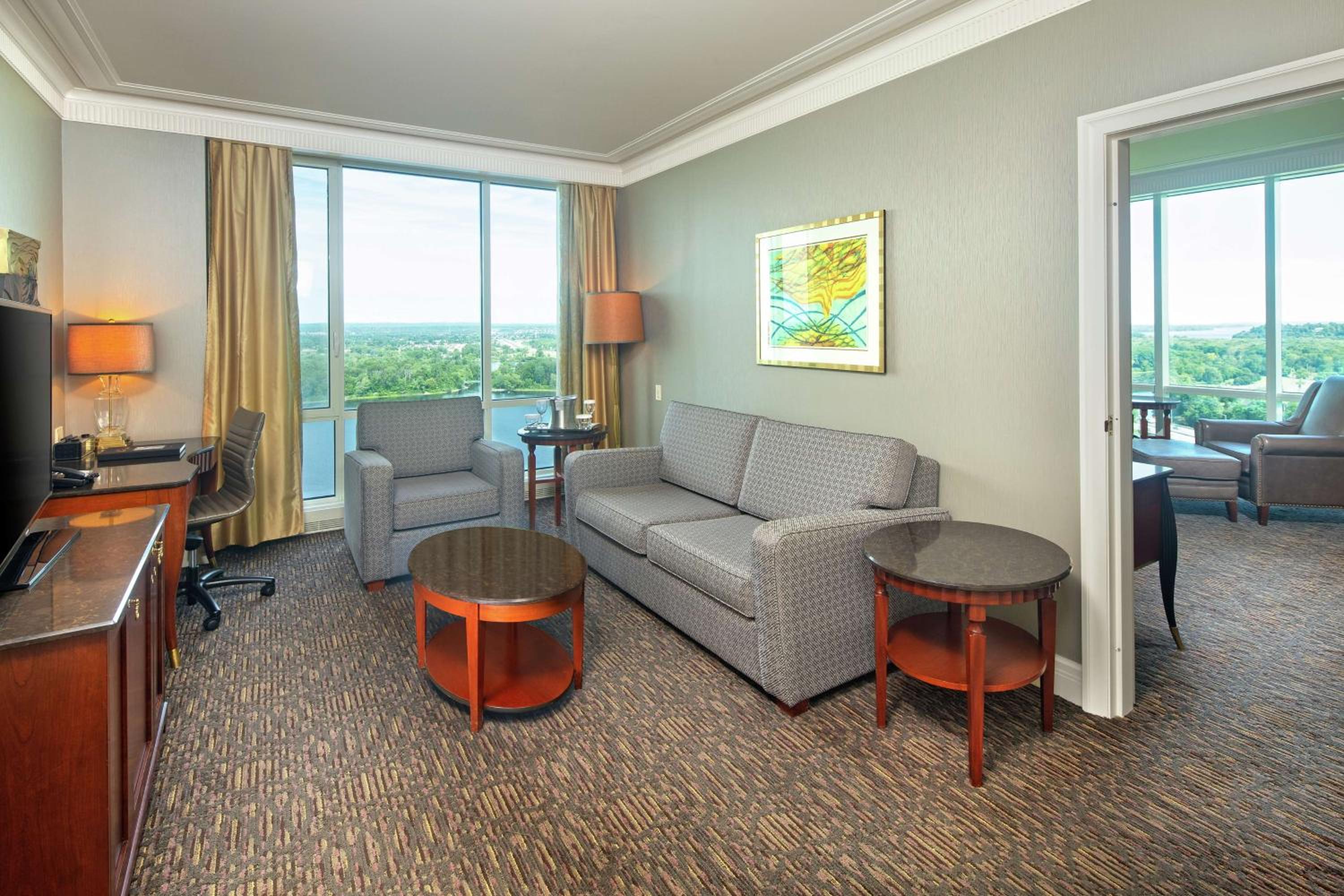 Executive King Suite with Lake View - Photo 4