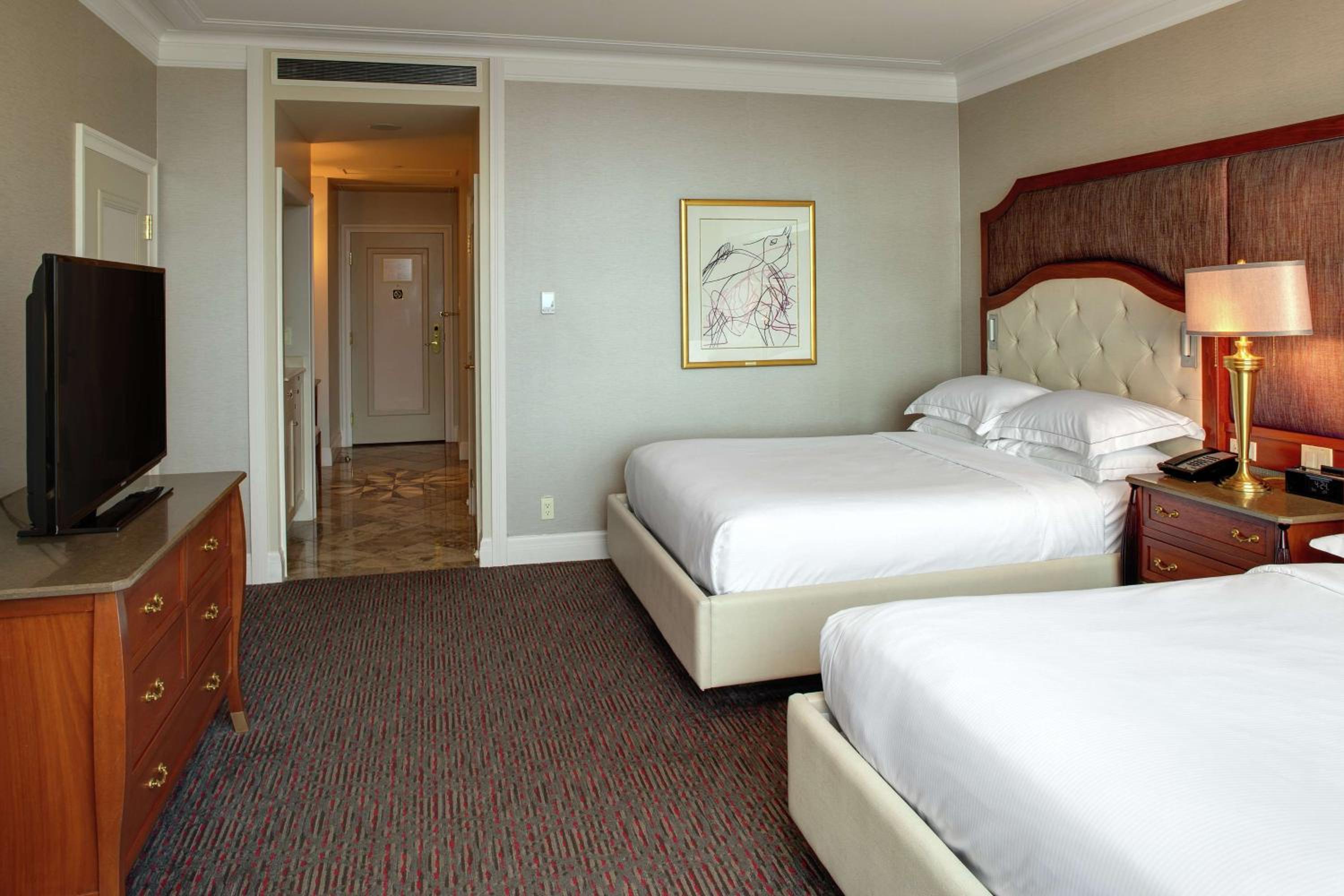Deluxe Queen Room with Two Queen Beds with Lake View - Photo 3