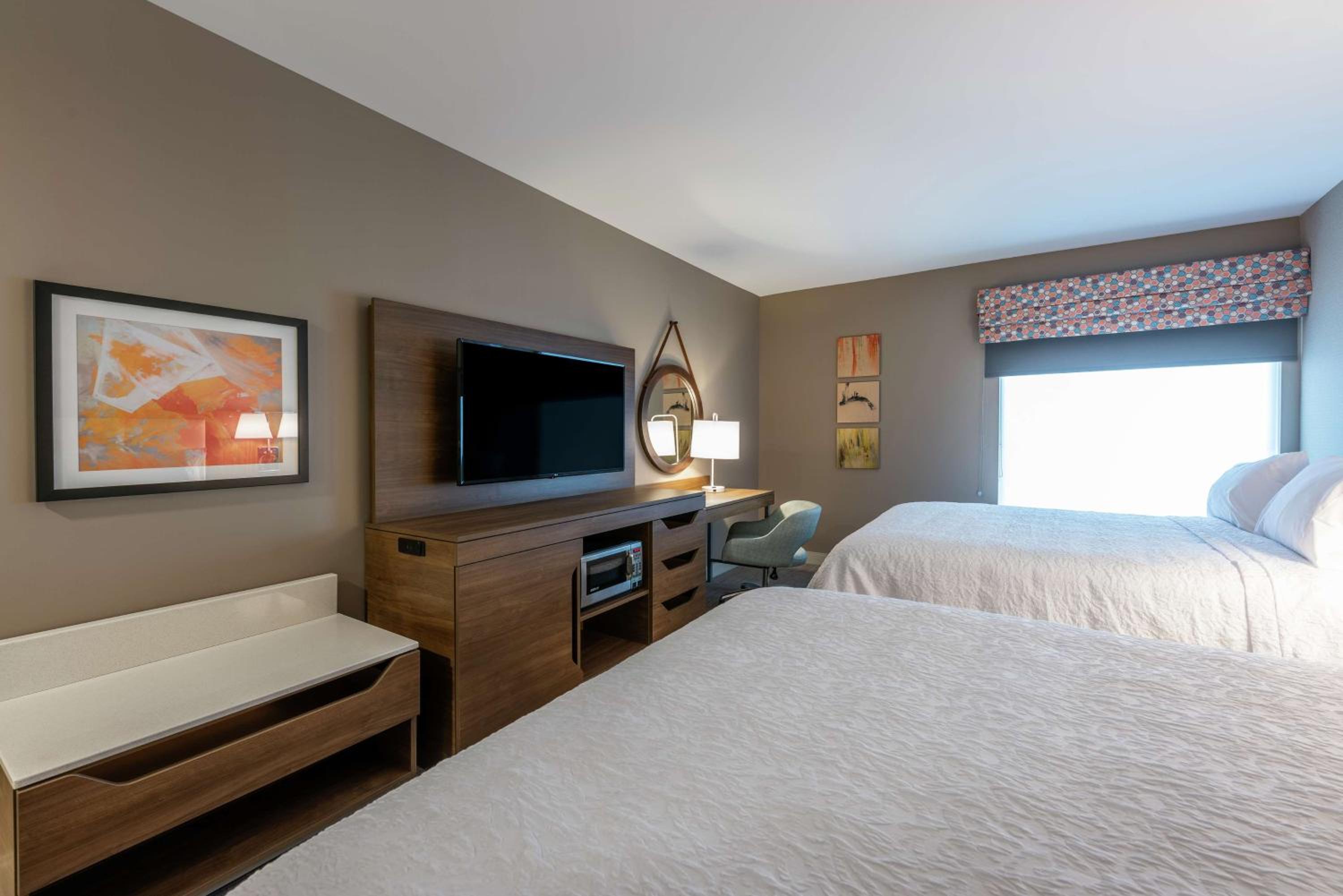 Queen Room with Two Queen Beds - Non-Smoking - Photo 1