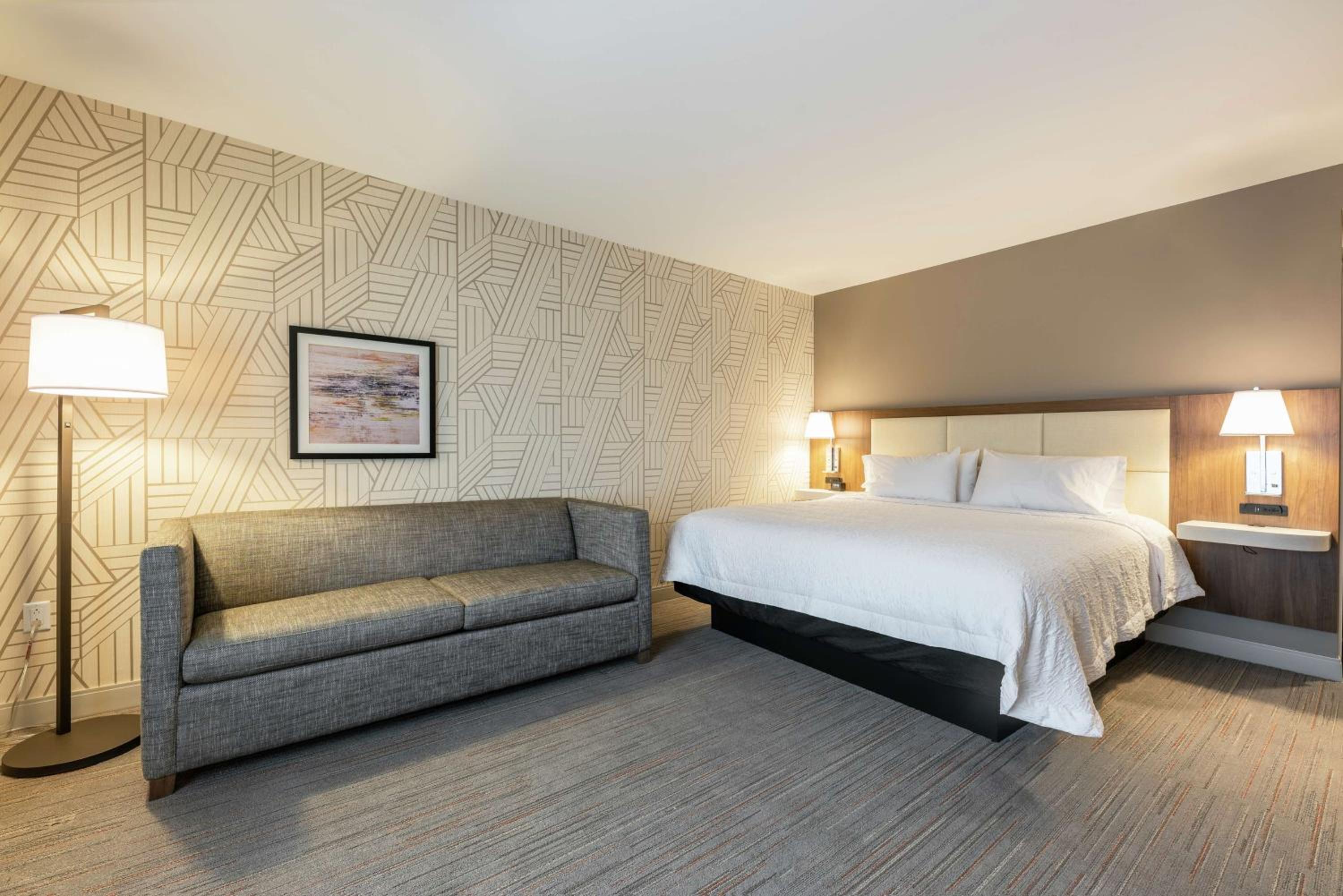 King Room with Sofa Bed - Non-Smoking - Photo 2