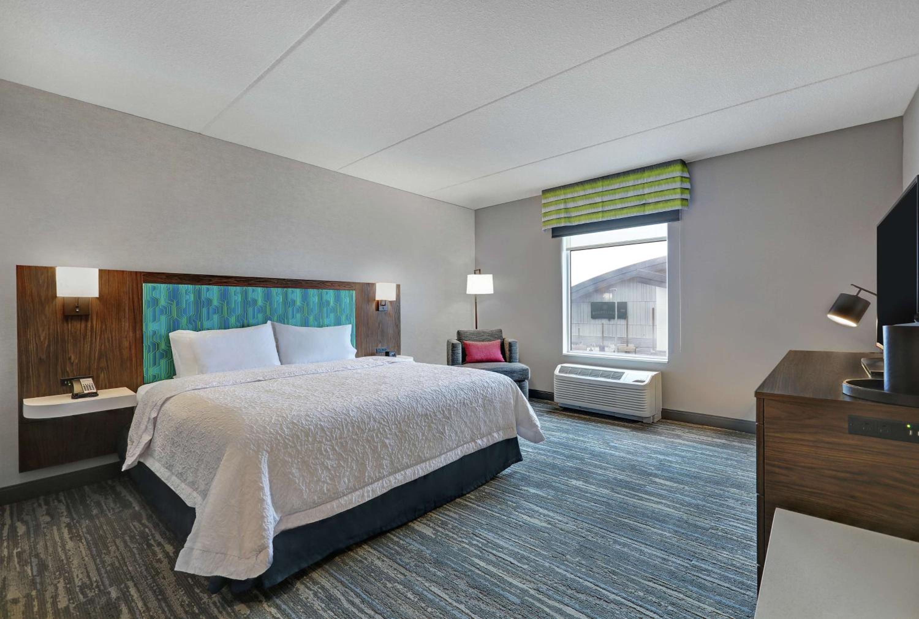 King Room with Accessible Tub - Mobility and Hearing Access/Non-Smoking - Photo 1