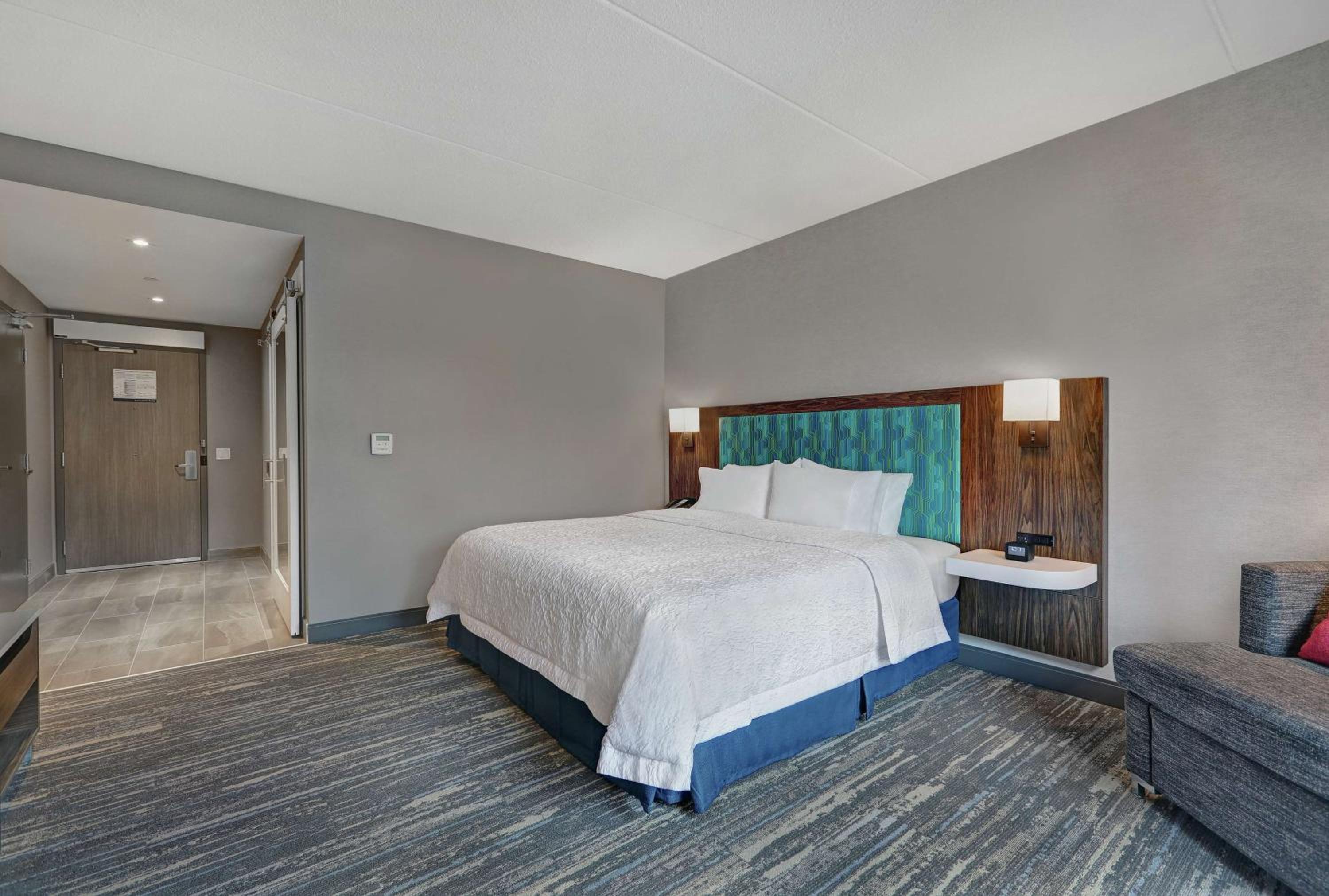 King Room with Accessible Tub - Mobility and Hearing Access/Non-Smoking - Photo 2