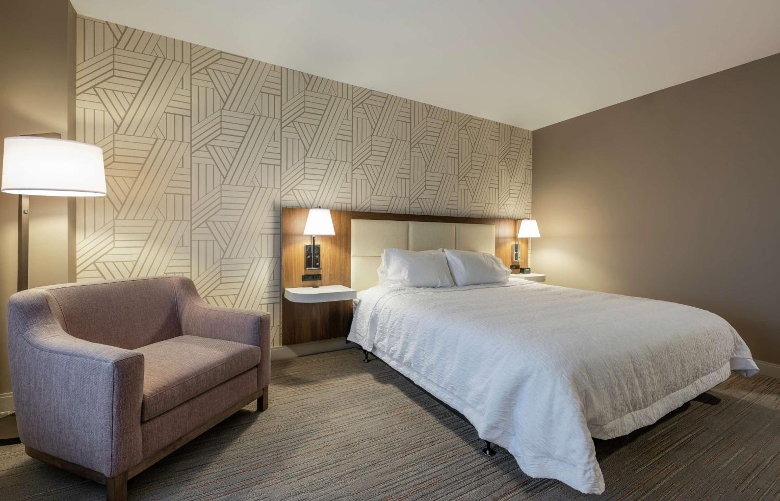 King Room - Non-Smoking - Photo 3