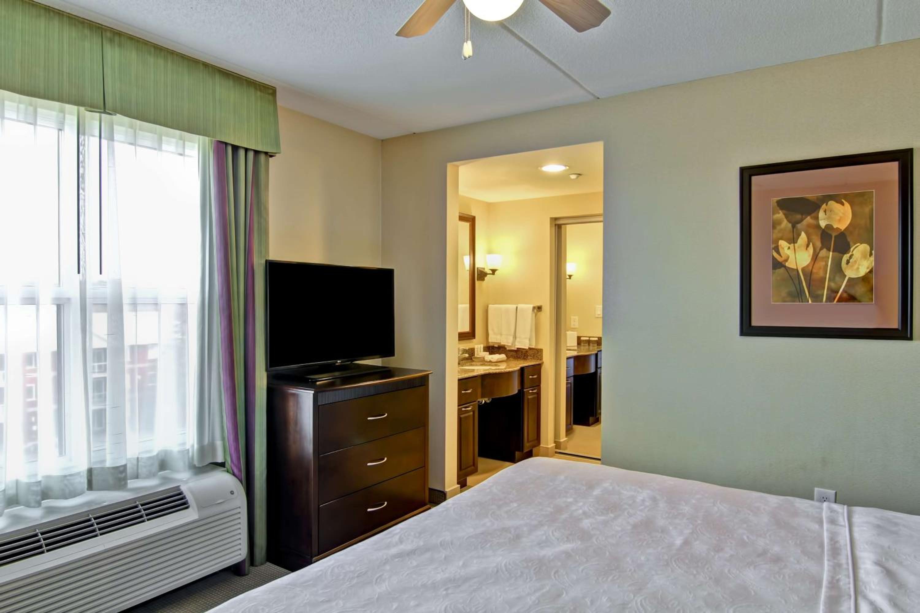 One-Bedroom King Suite - Non-Smoking - Photo 7