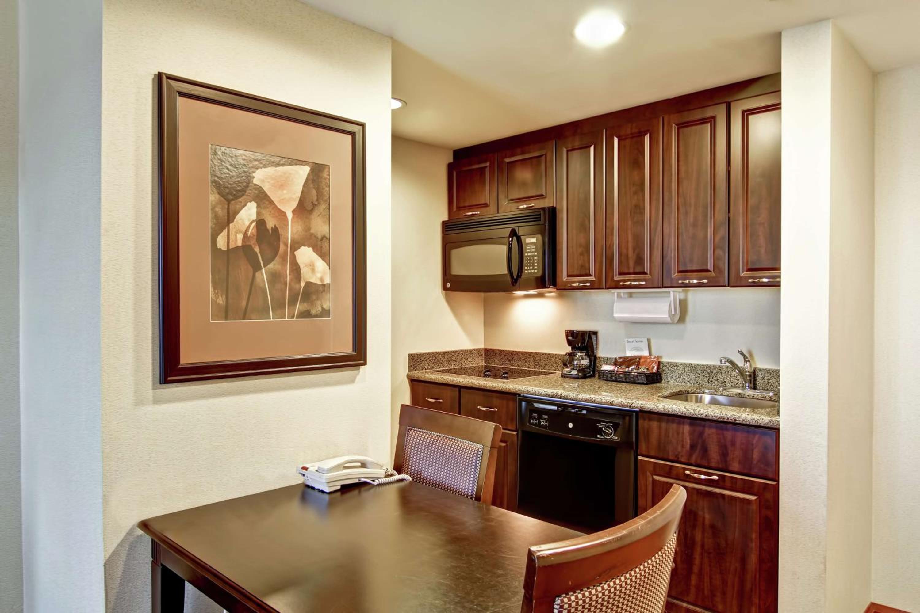 King Studio Suite - Non-Smoking - Photo 5