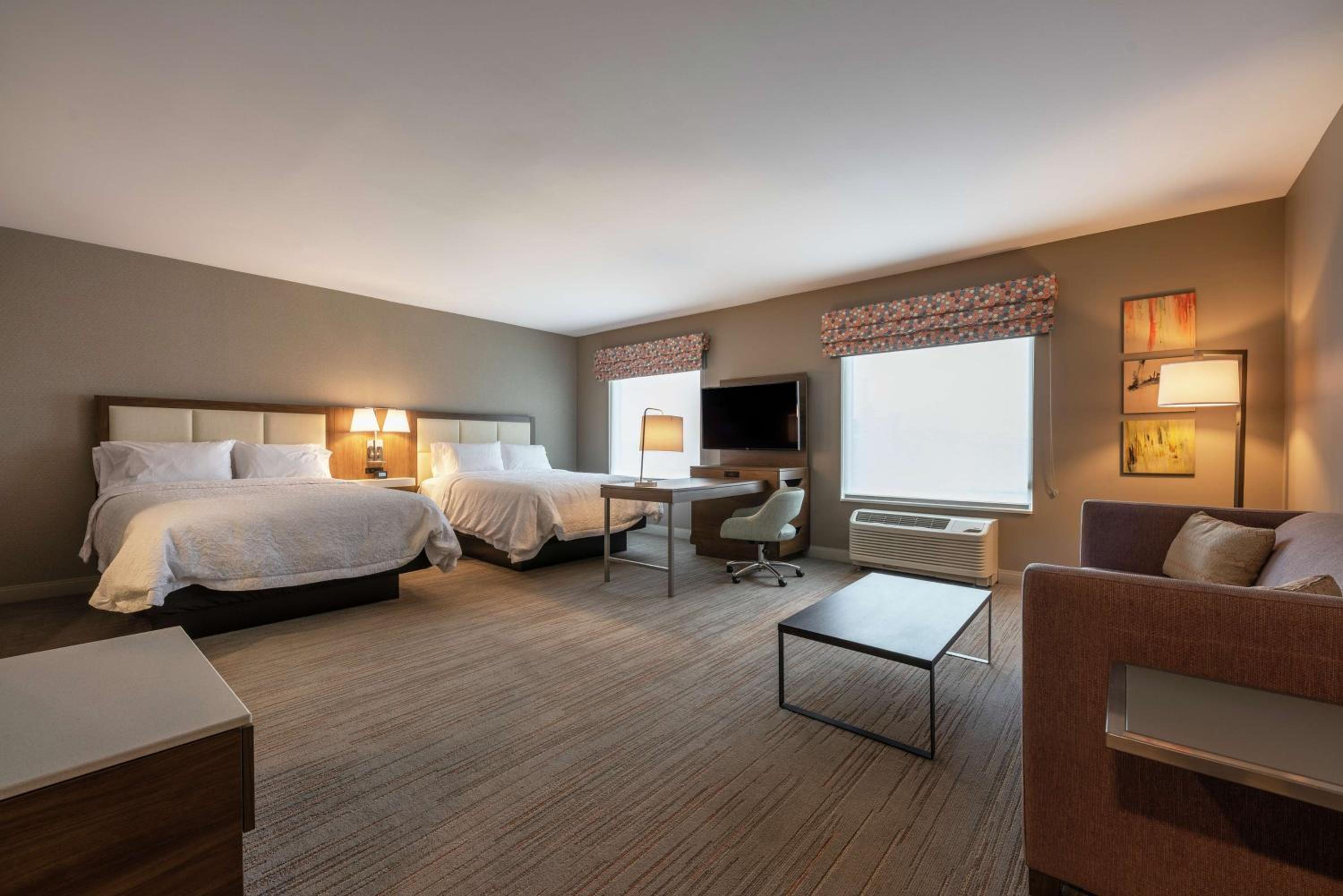 Queen Studio Suite with Two Queen Beds - Non-Smoking - Photo 1