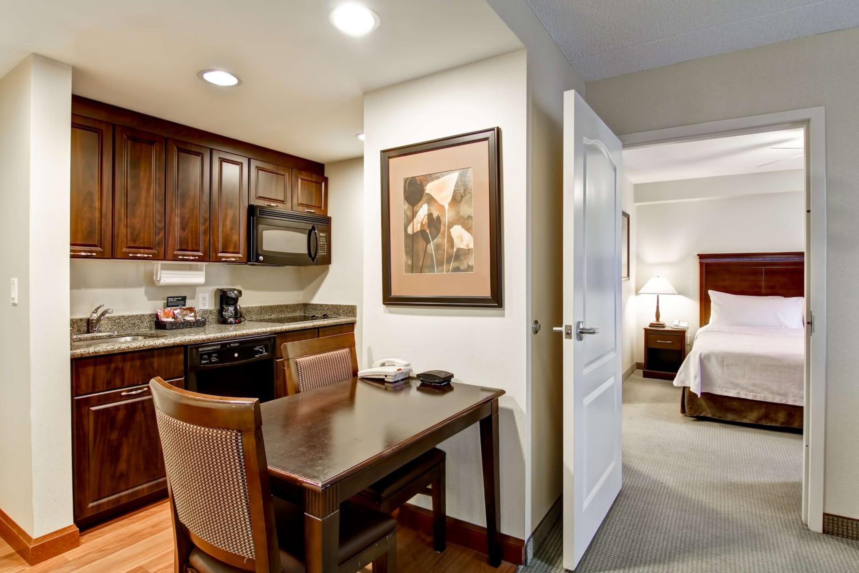 One-Bedroom King Suite - Non-Smoking - Photo 6