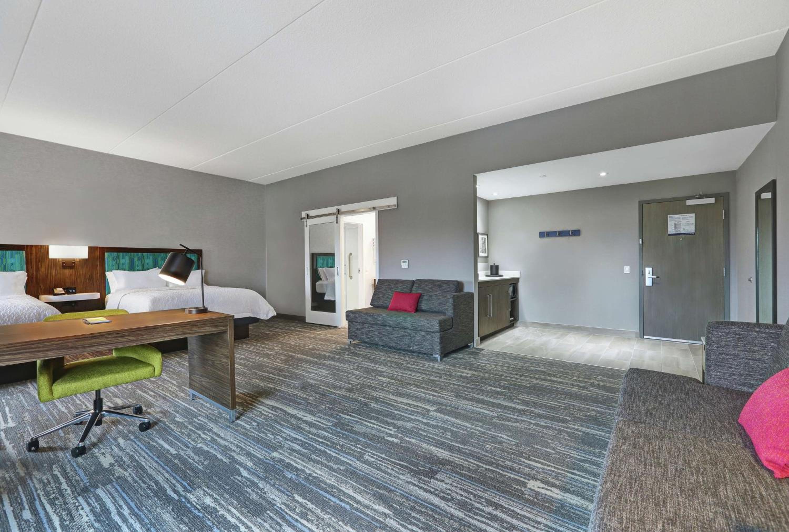 Queen Studio Suite with Two Queen Beds - Non-Smoking - Photo 1