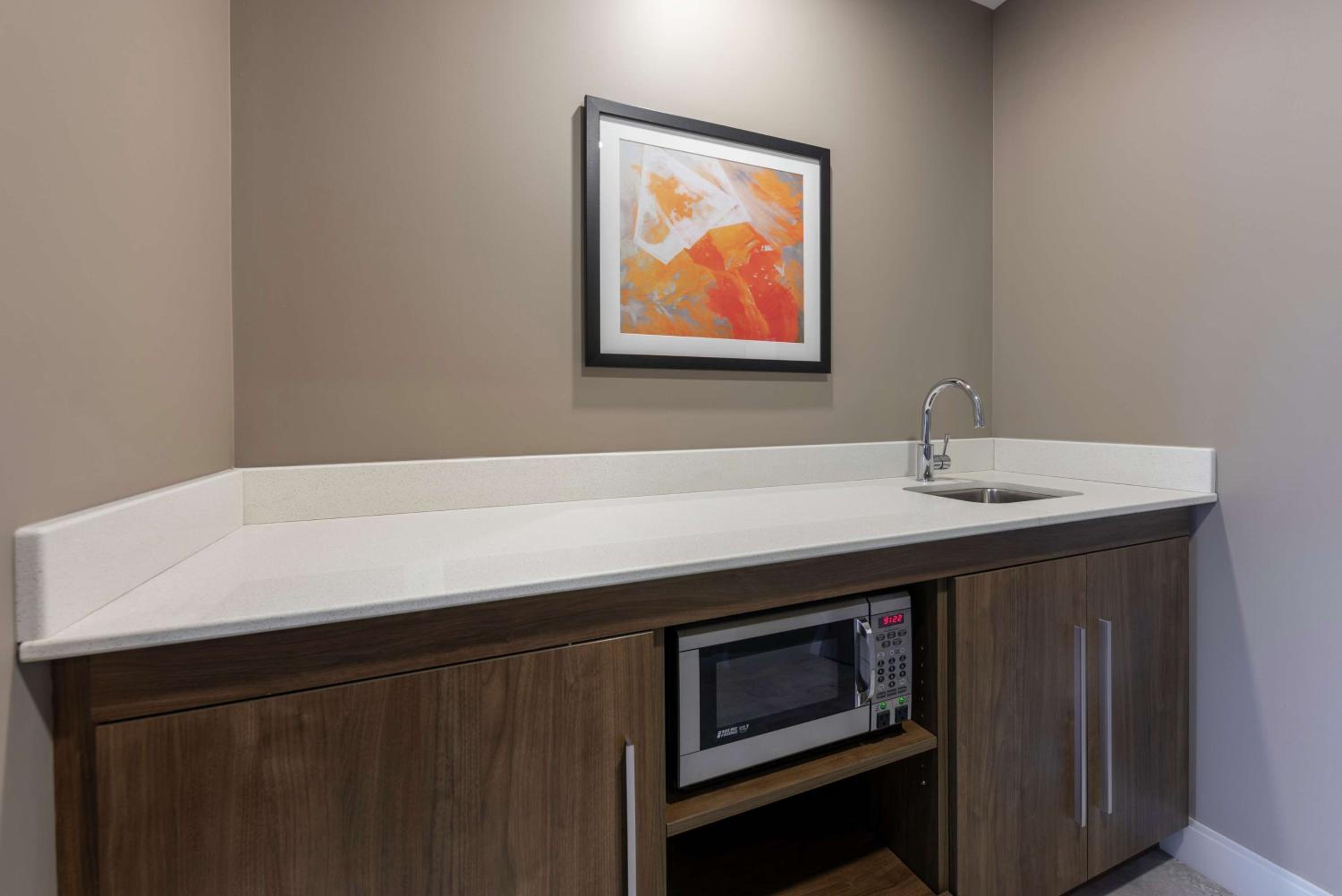 King Studio Suite - Non-Smoking - Photo 2