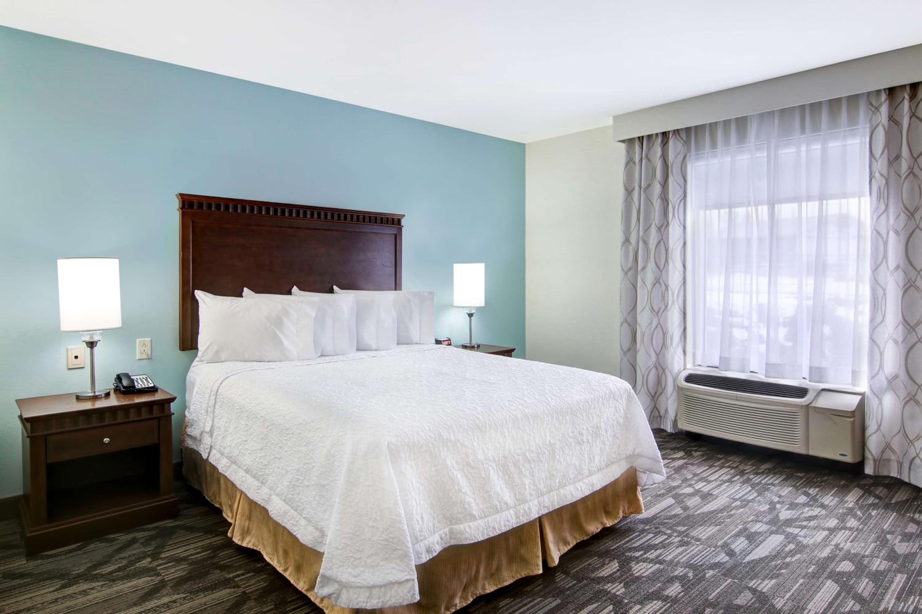 Queen Room with Roll-In Shower - Disability Access/Non-Smoking - Photo 7