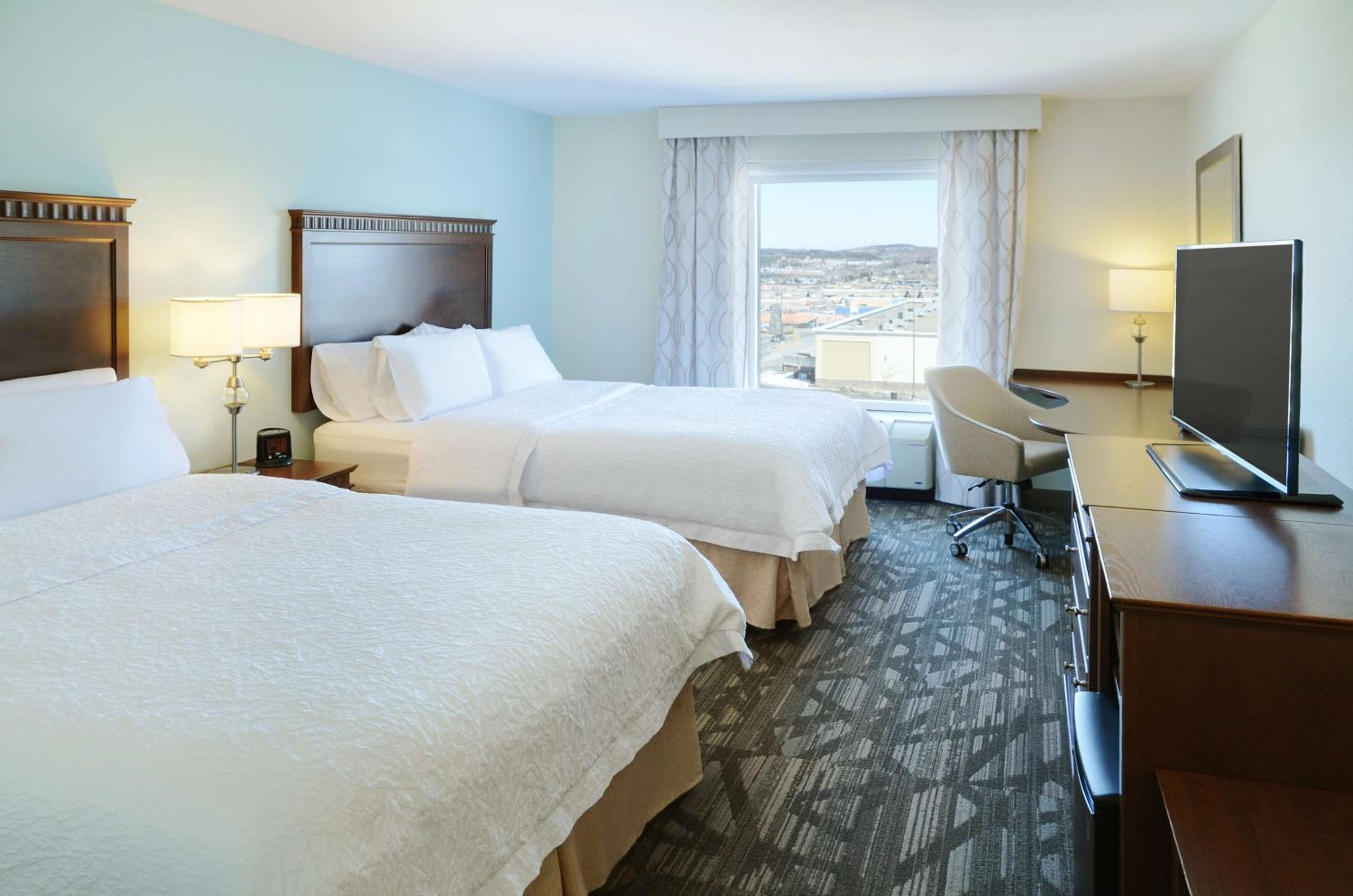 Room with Two Queen Beds - Non-Smoking - Photo 4