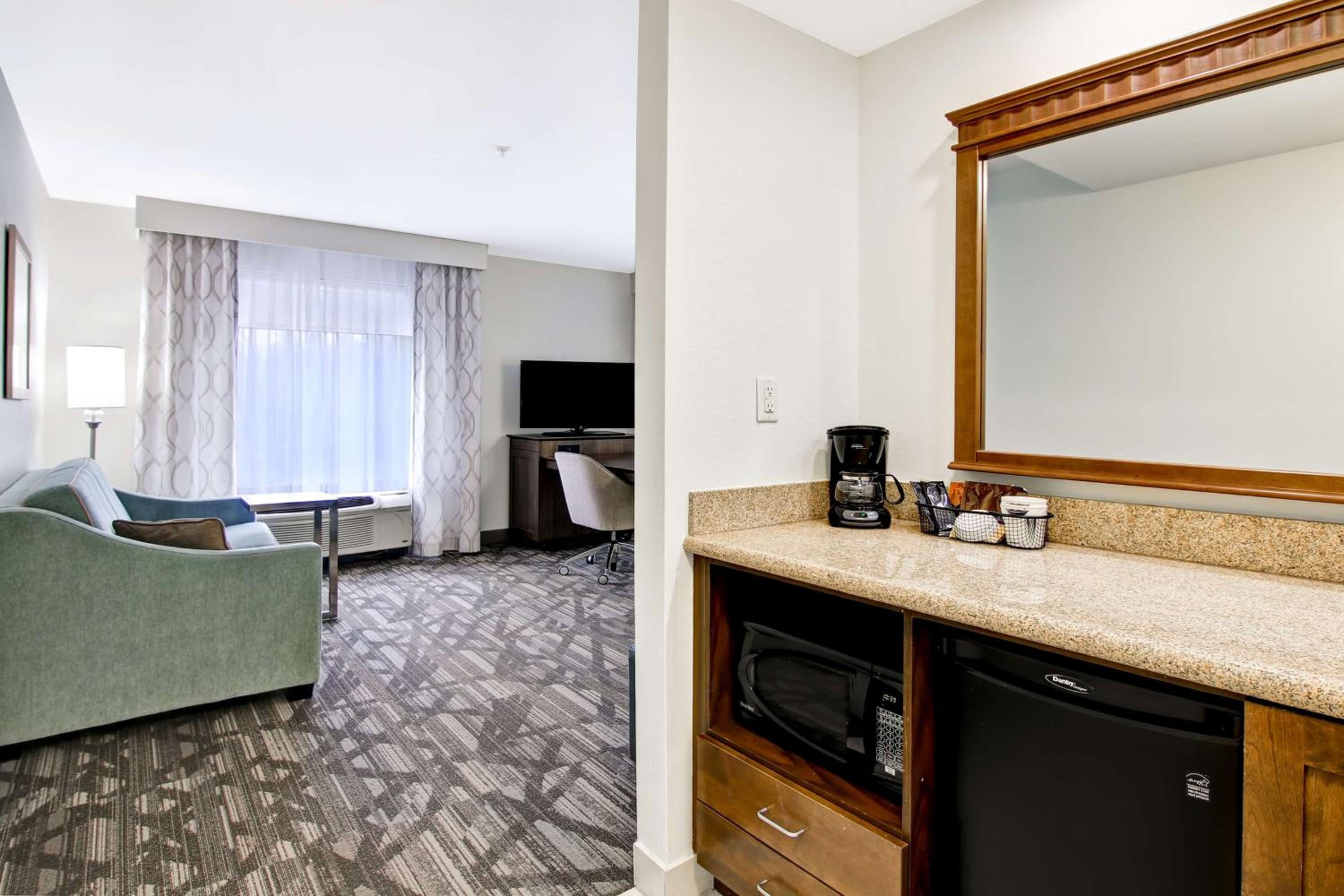 King Studio Suite with Sofa Bed - Non-Smoking - Photo 5