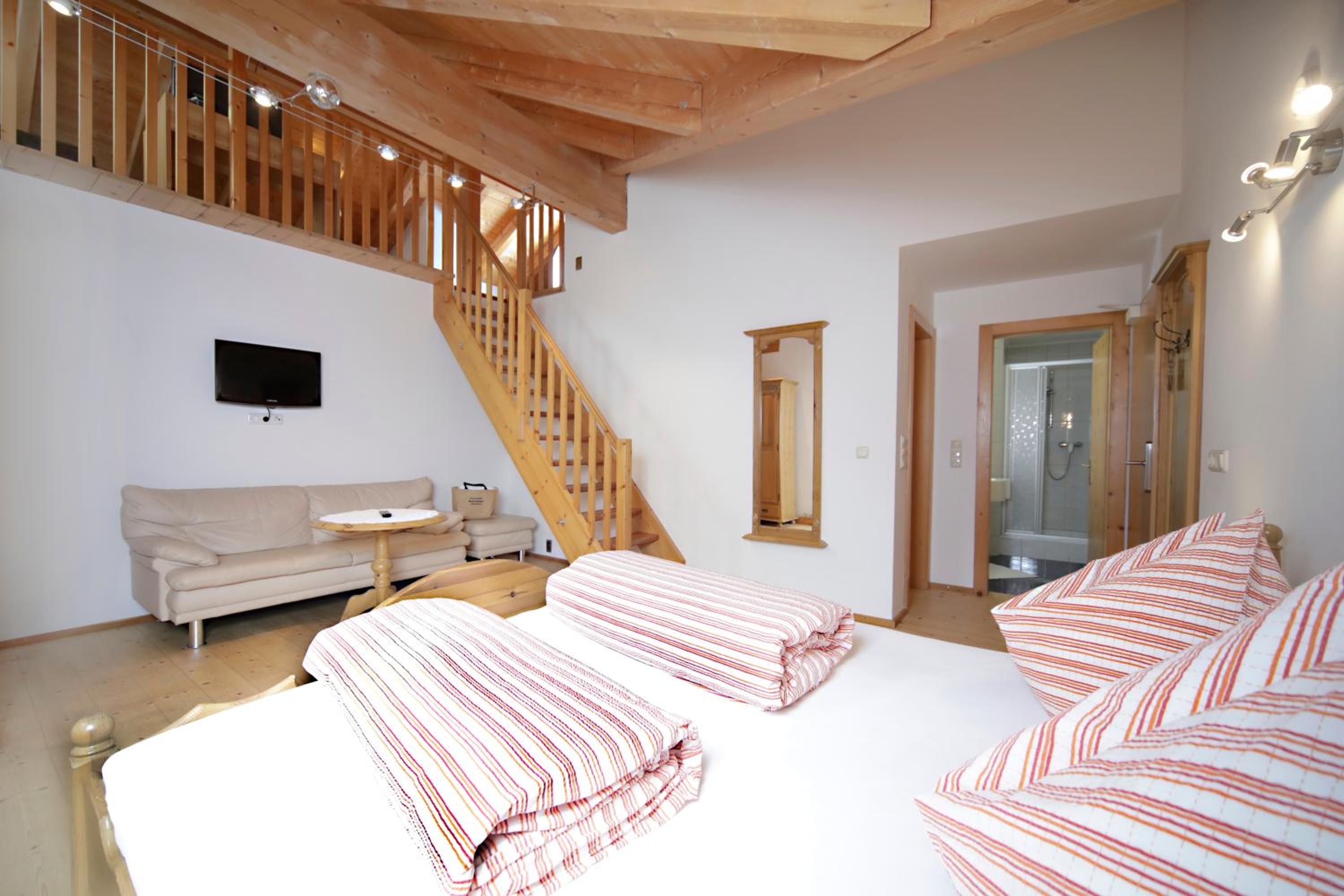 Family Room - Photo 8