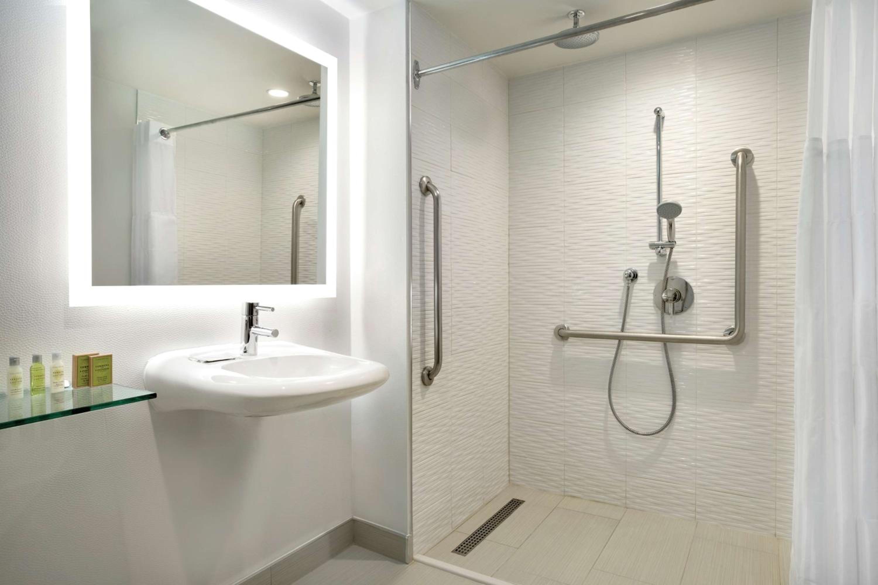 Queen Room with Roll-In Shower - Mobility and Hearing Access