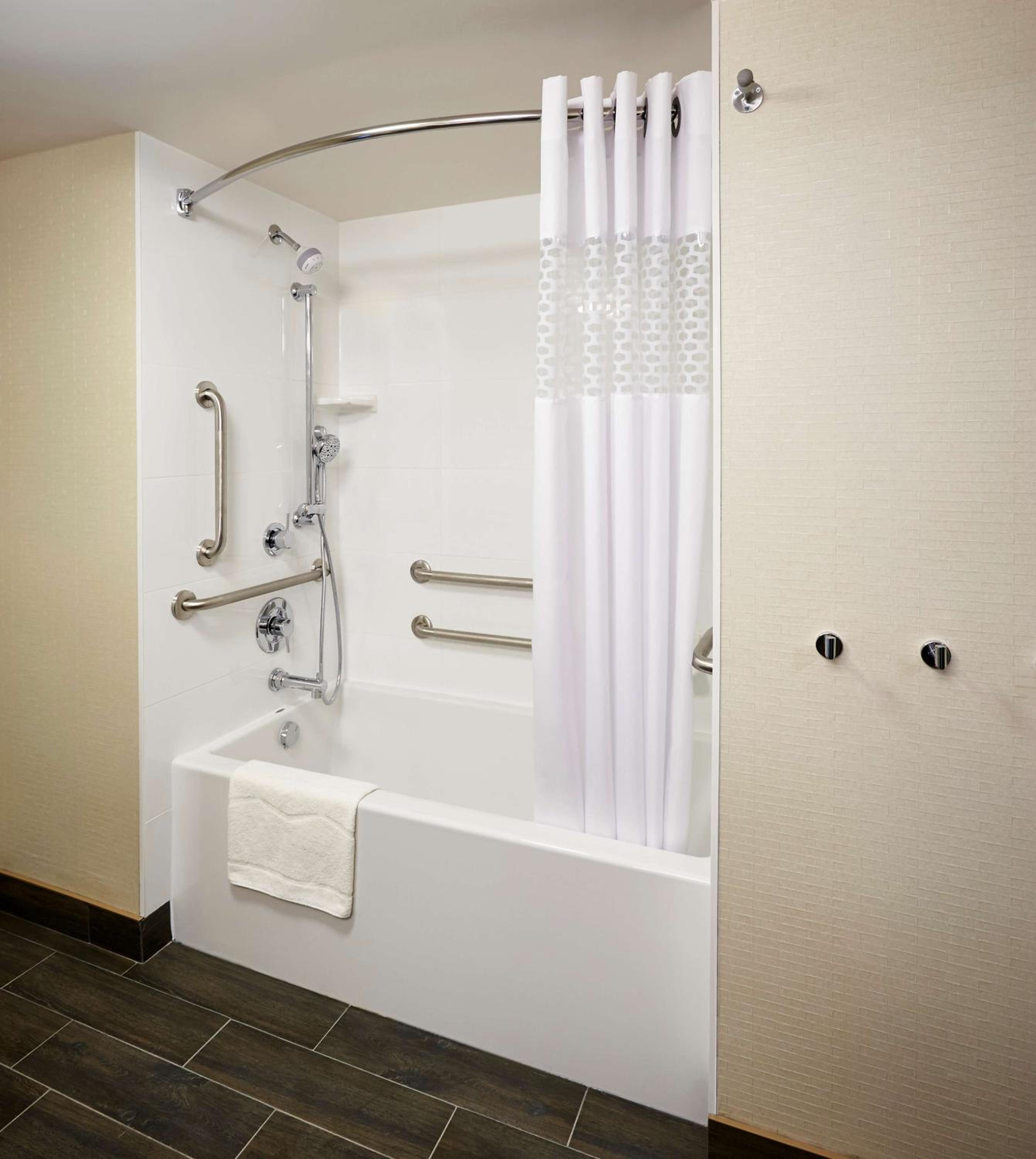 Queen Room with Two Queen Beds - Mobility and Hearing Access/Non-Smoking