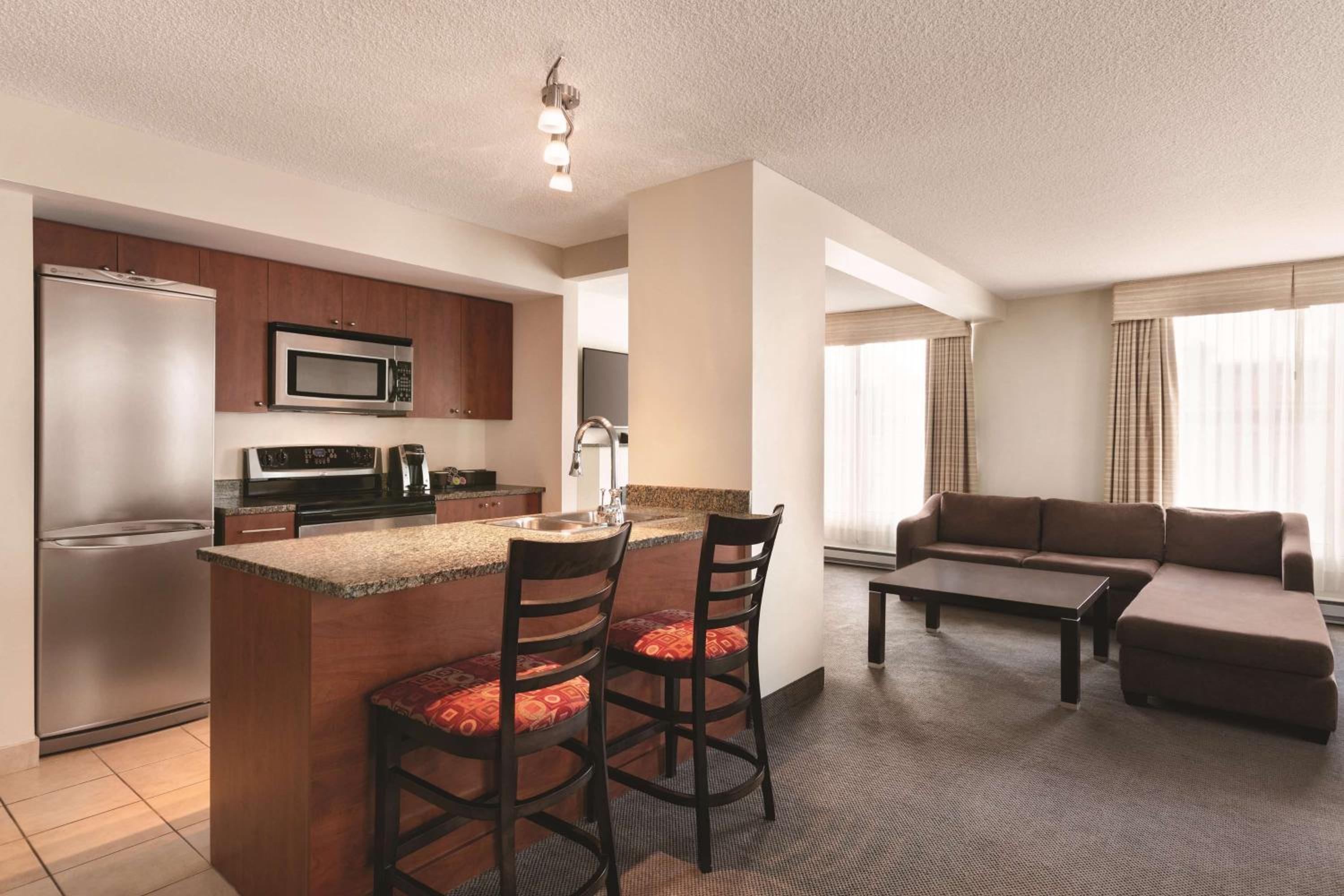 Two-Bedroom Presidential Suite with One King Bed and Two Double Beds thumbnail 6