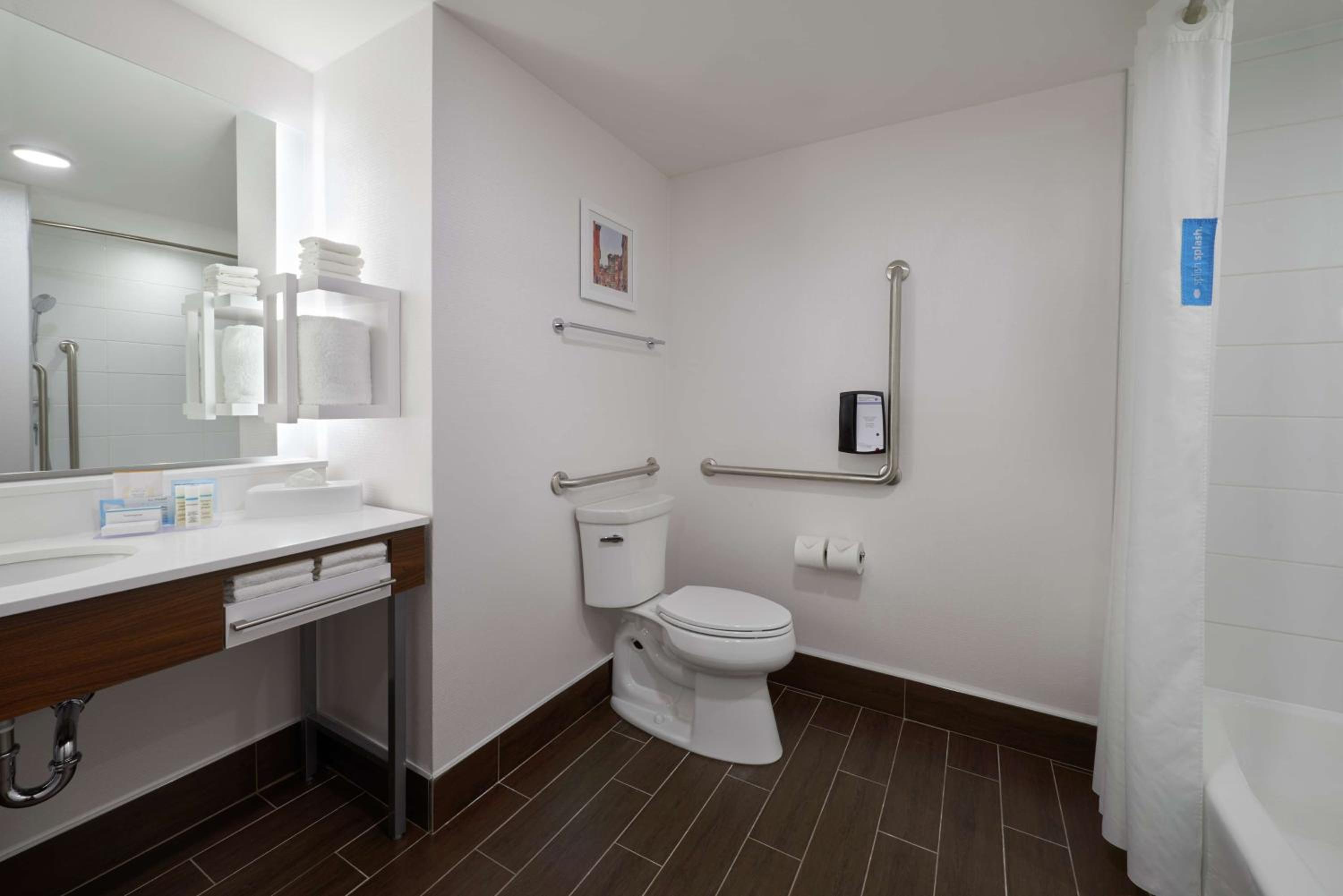 King Room - Disability Access/Non-Smoking - Photo 5