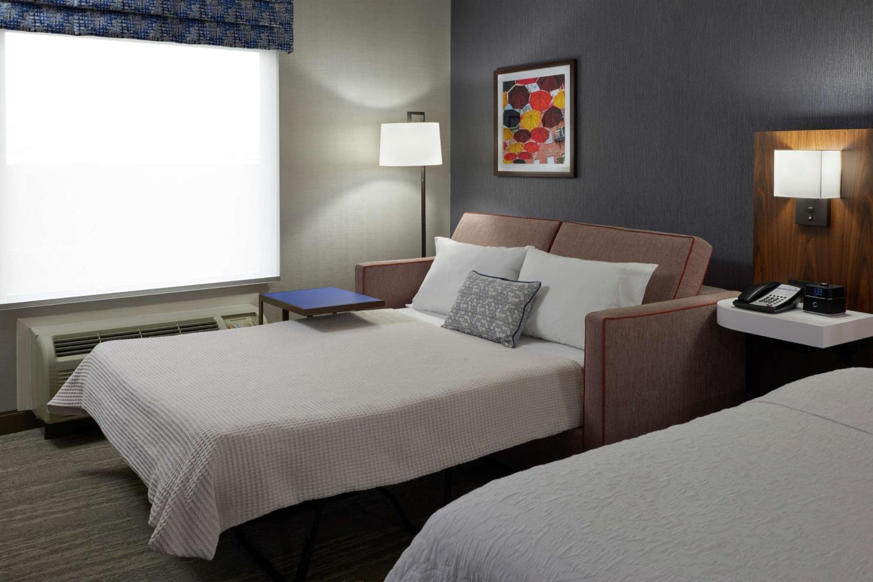 King Room with Sofa Bed - Non-Smoking - Photo 2